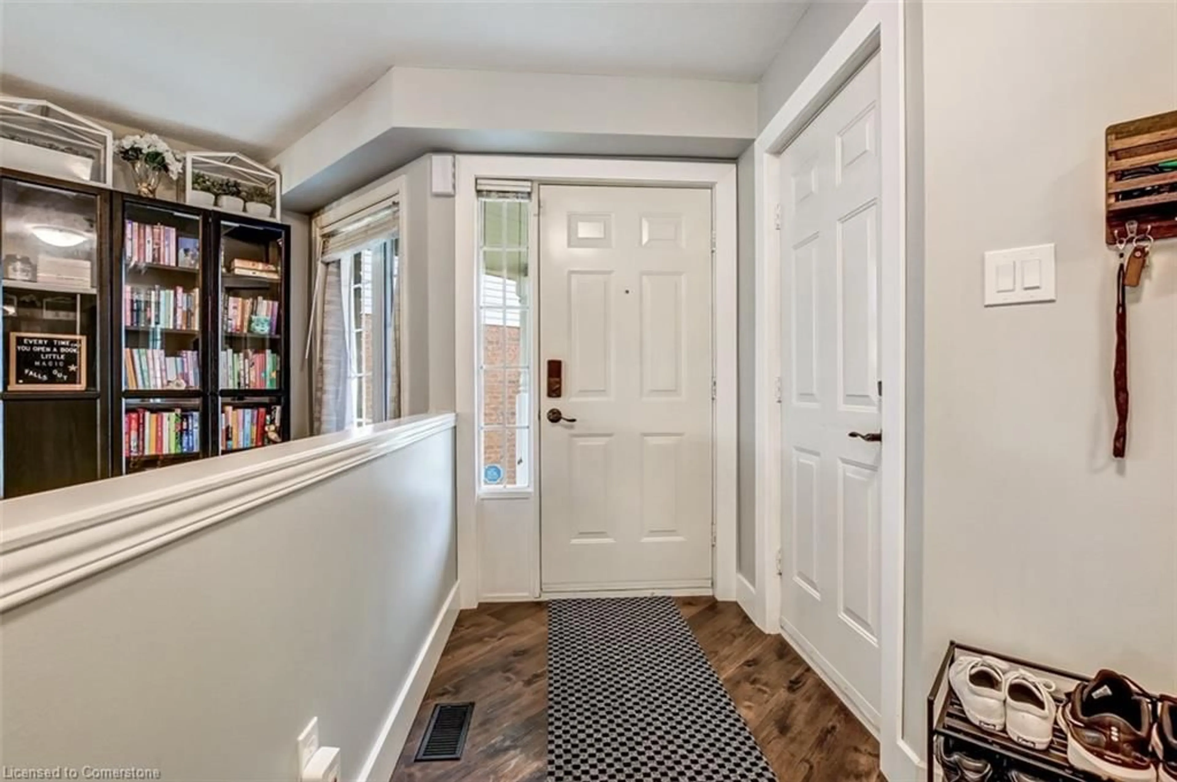 Indoor entryway for 146 Marl Meadow Dr, Kitchener Ontario N2R 1L3