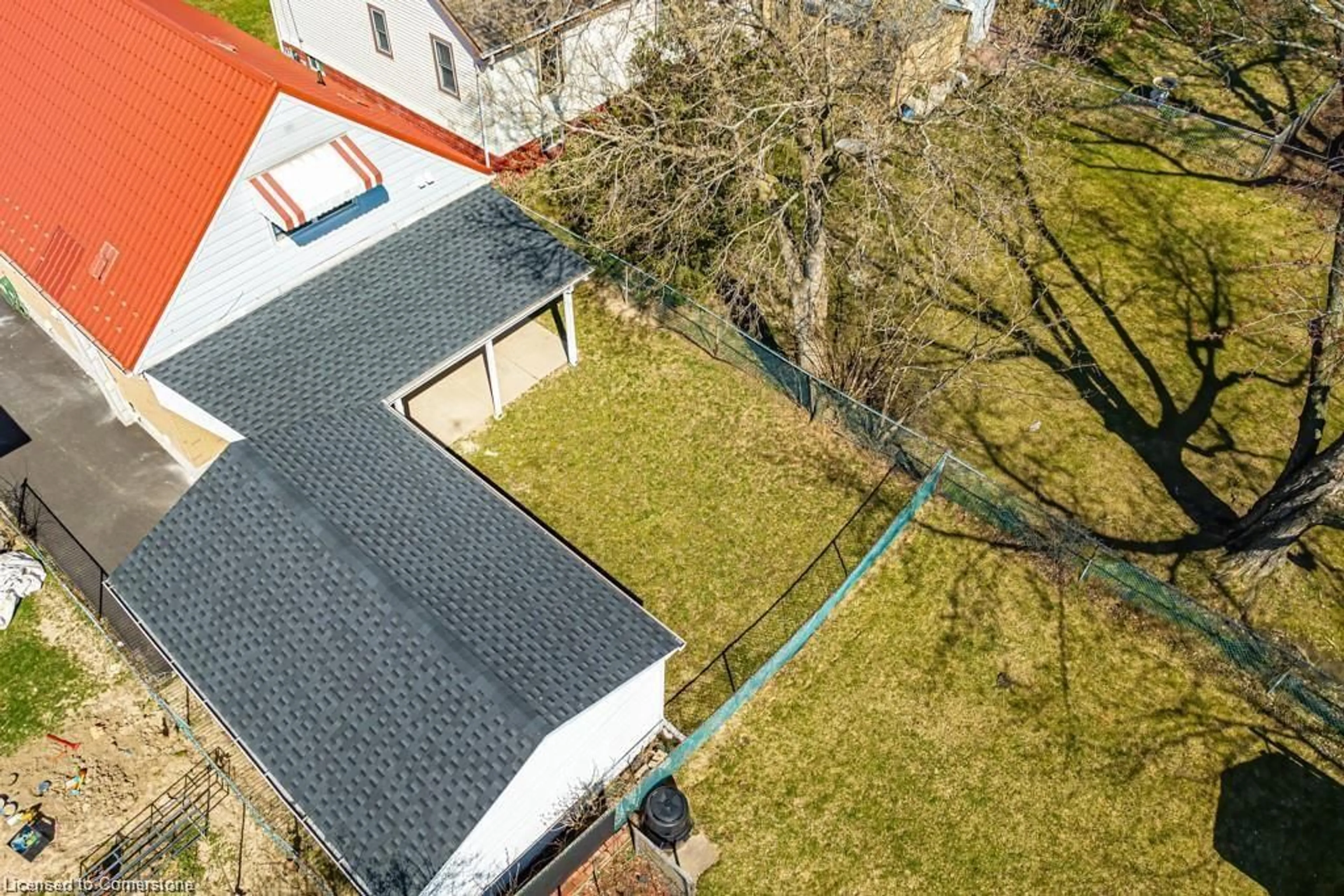 A pic from outside/outdoor area/front of a property/back of a property/a pic from drone, city buildings view from balcony for 60 Howe Ave, Hamilton Ontario L9A 1W9