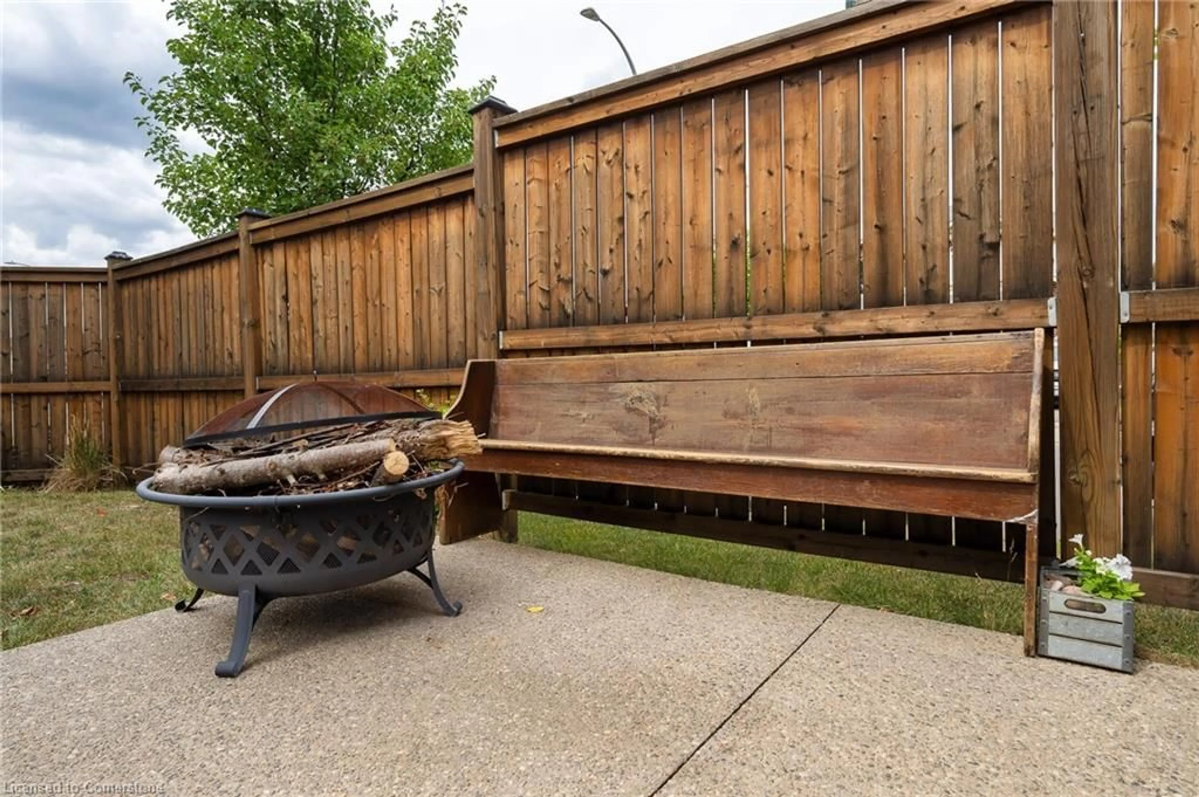Patio, street for 4 Avatar Pl, Hamilton Ontario L0R 1W0