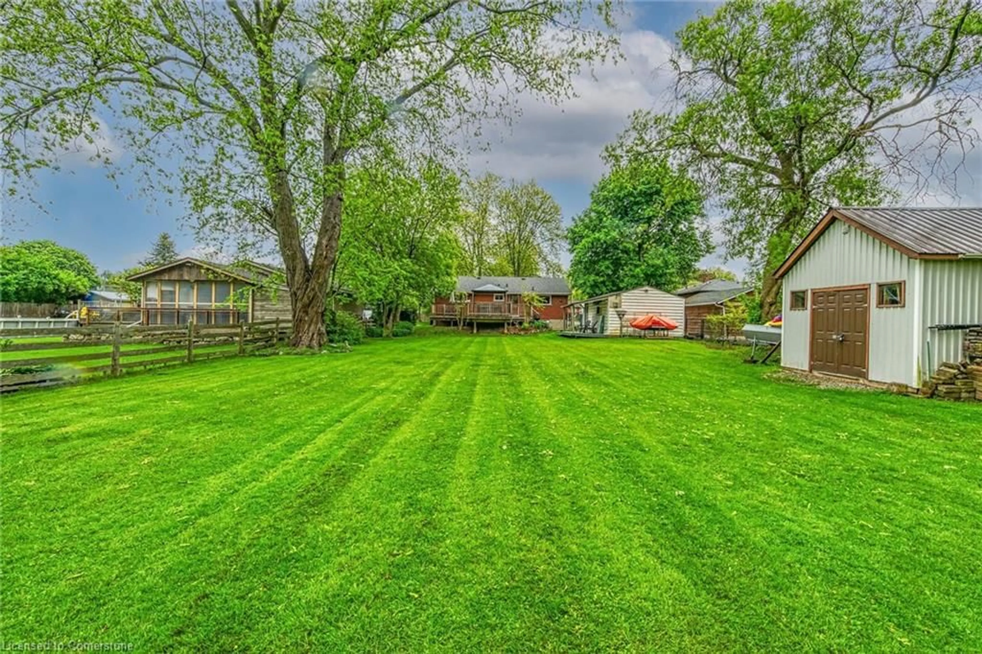 A pic from outside/outdoor area/front of a property/back of a property/a pic from drone, street for 88 Aldercrest Ave, Hamilton Ontario L9B 1L4
