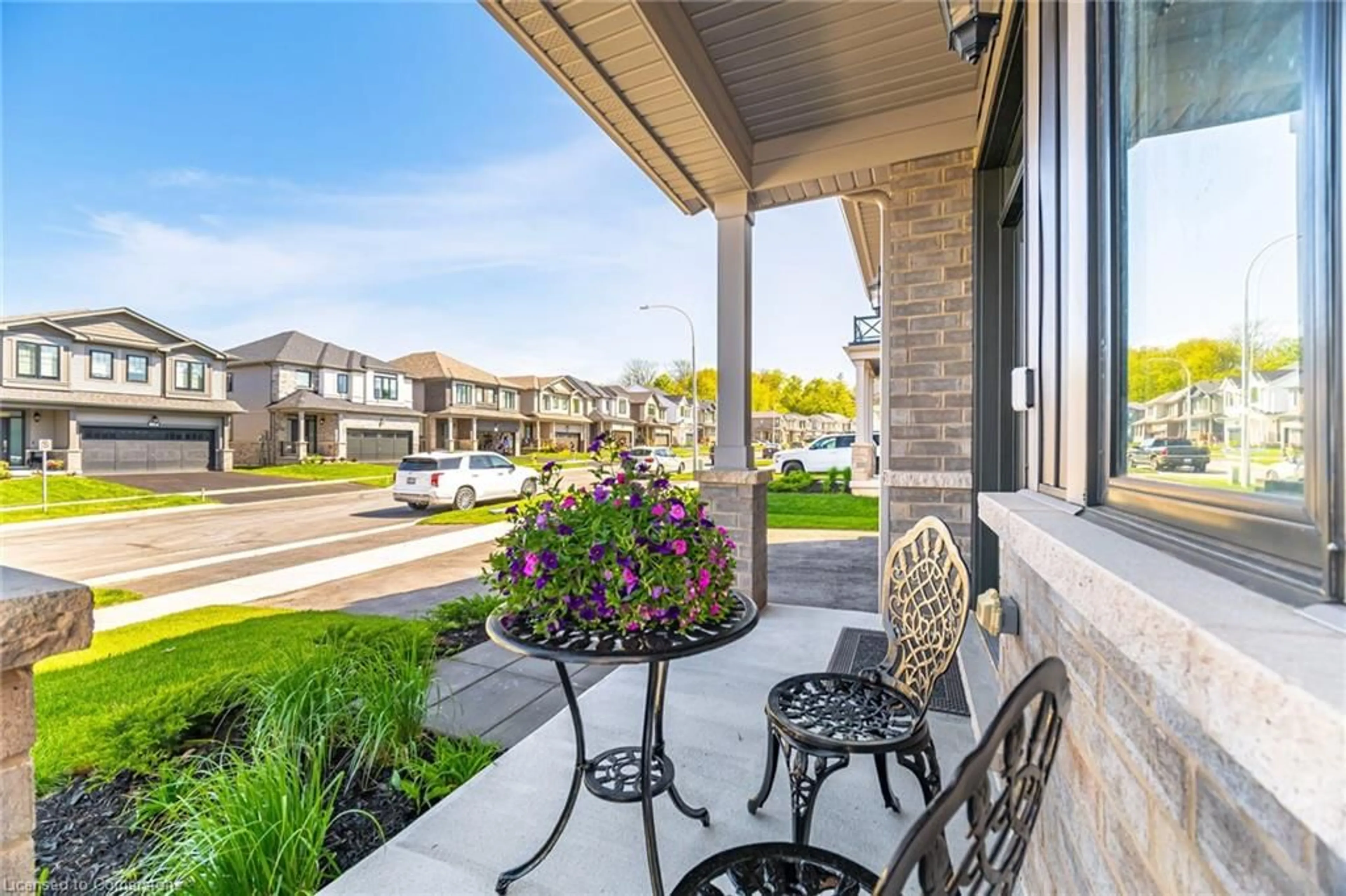 Patio, street for 141 Terrace Dr, Grimsby Ontario M2N 2W7