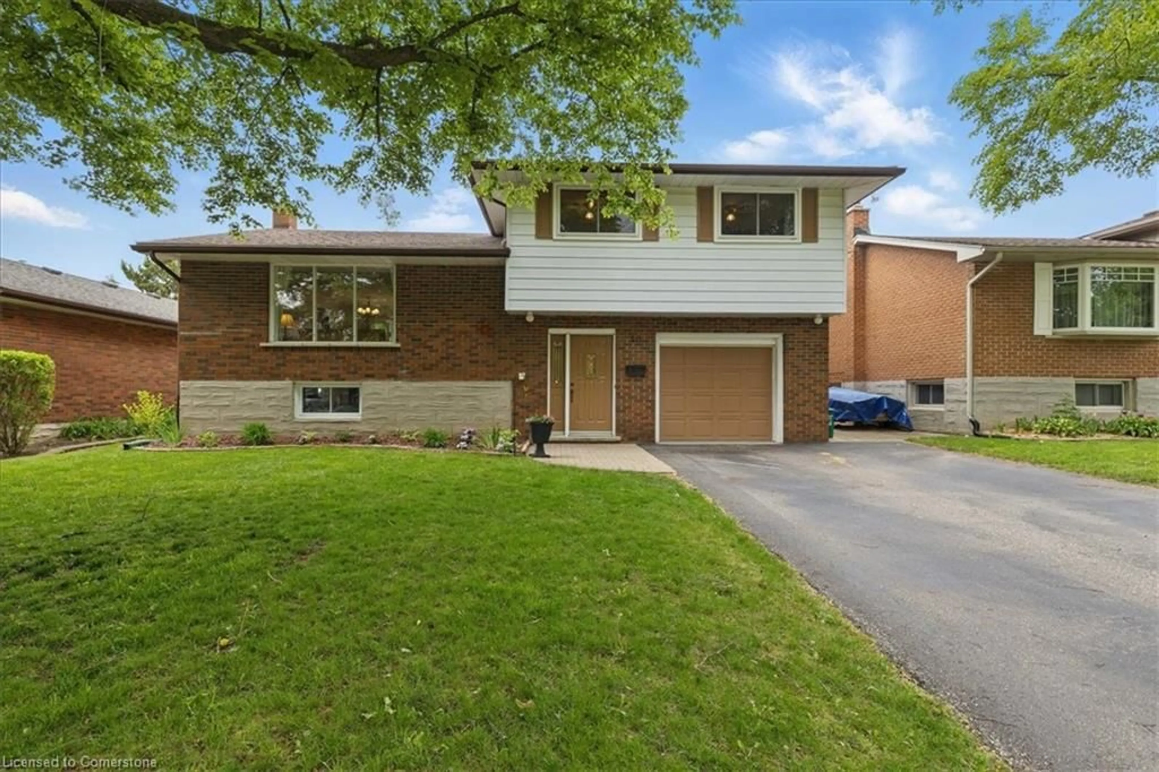 Home with brick exterior material, street for 10 Willow Ave, Cambridge Ontario N1R 2Z3