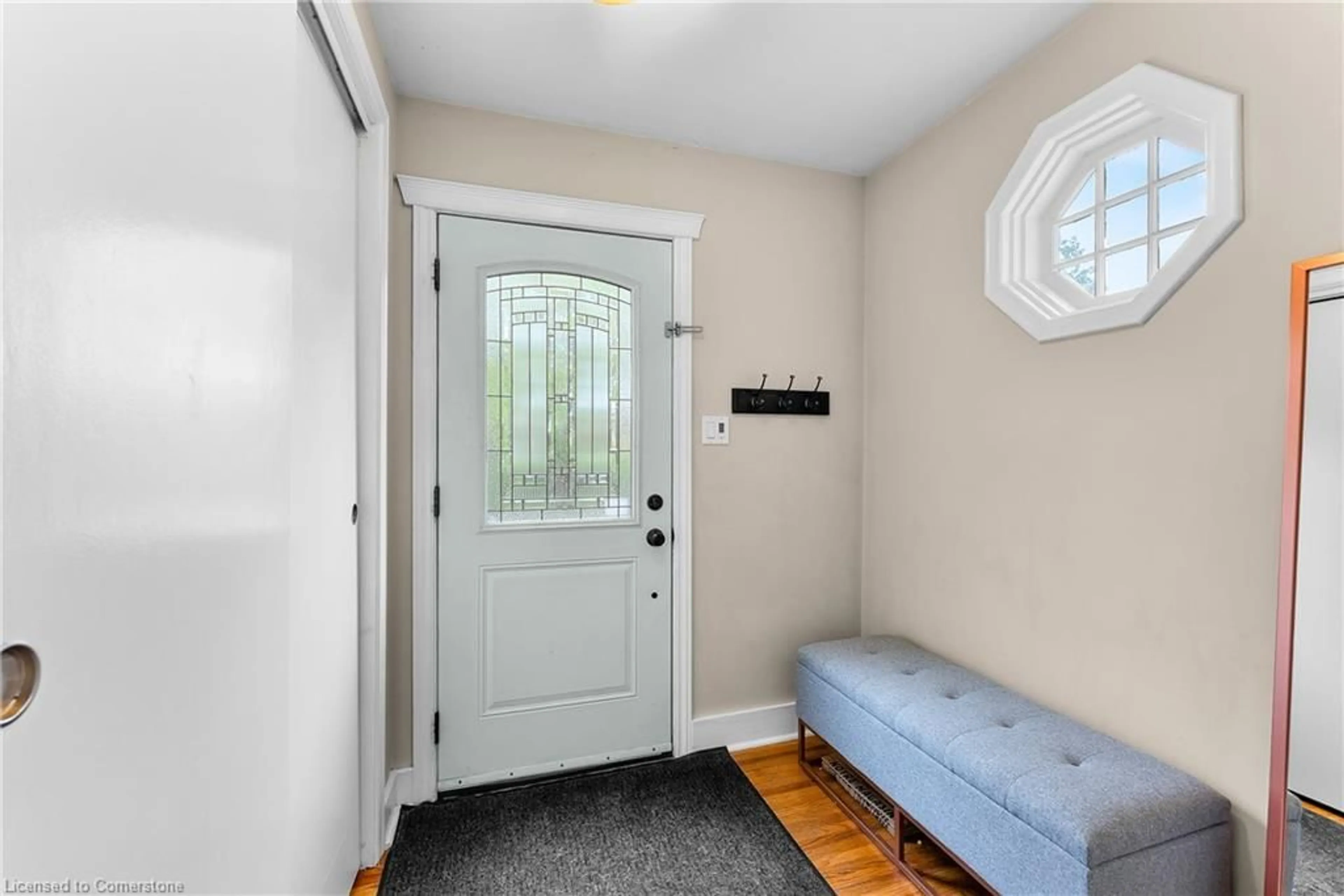 Indoor entryway for 1 Laird Dr, St. Catharines Ontario L2P 3E3