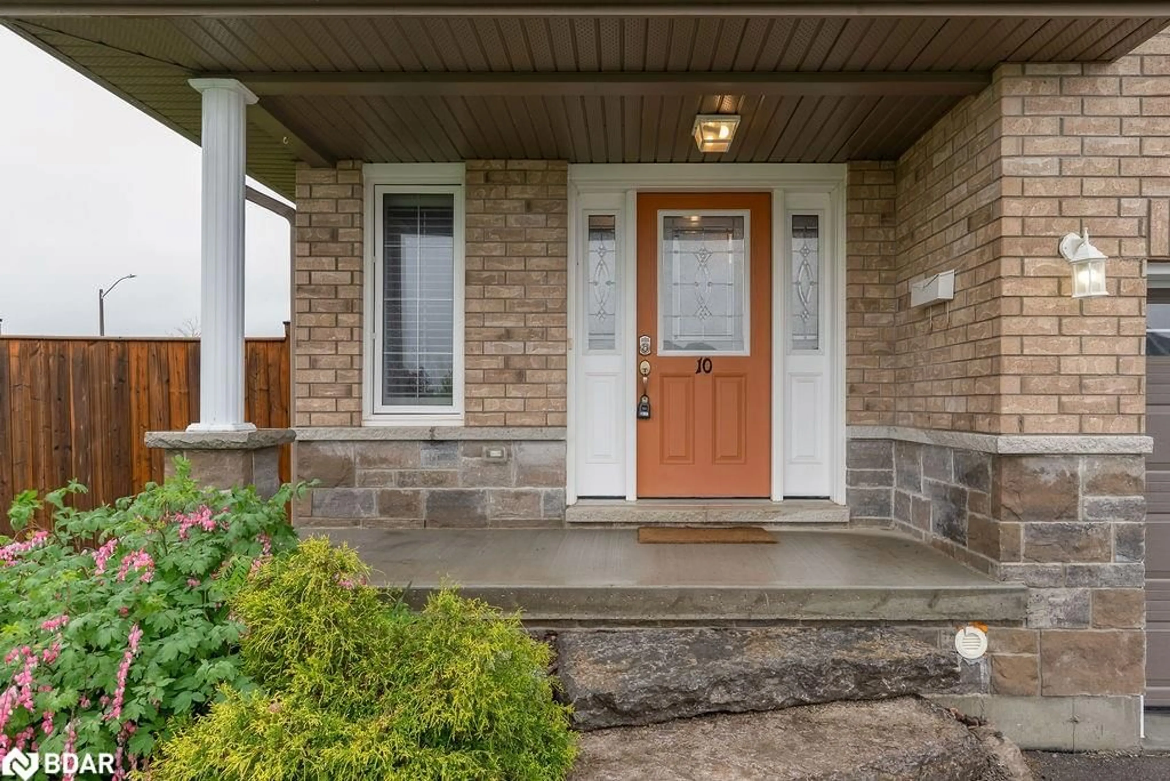 Indoor entryway for 10 Newton Ave, Lindsay Ontario K9V 0J4