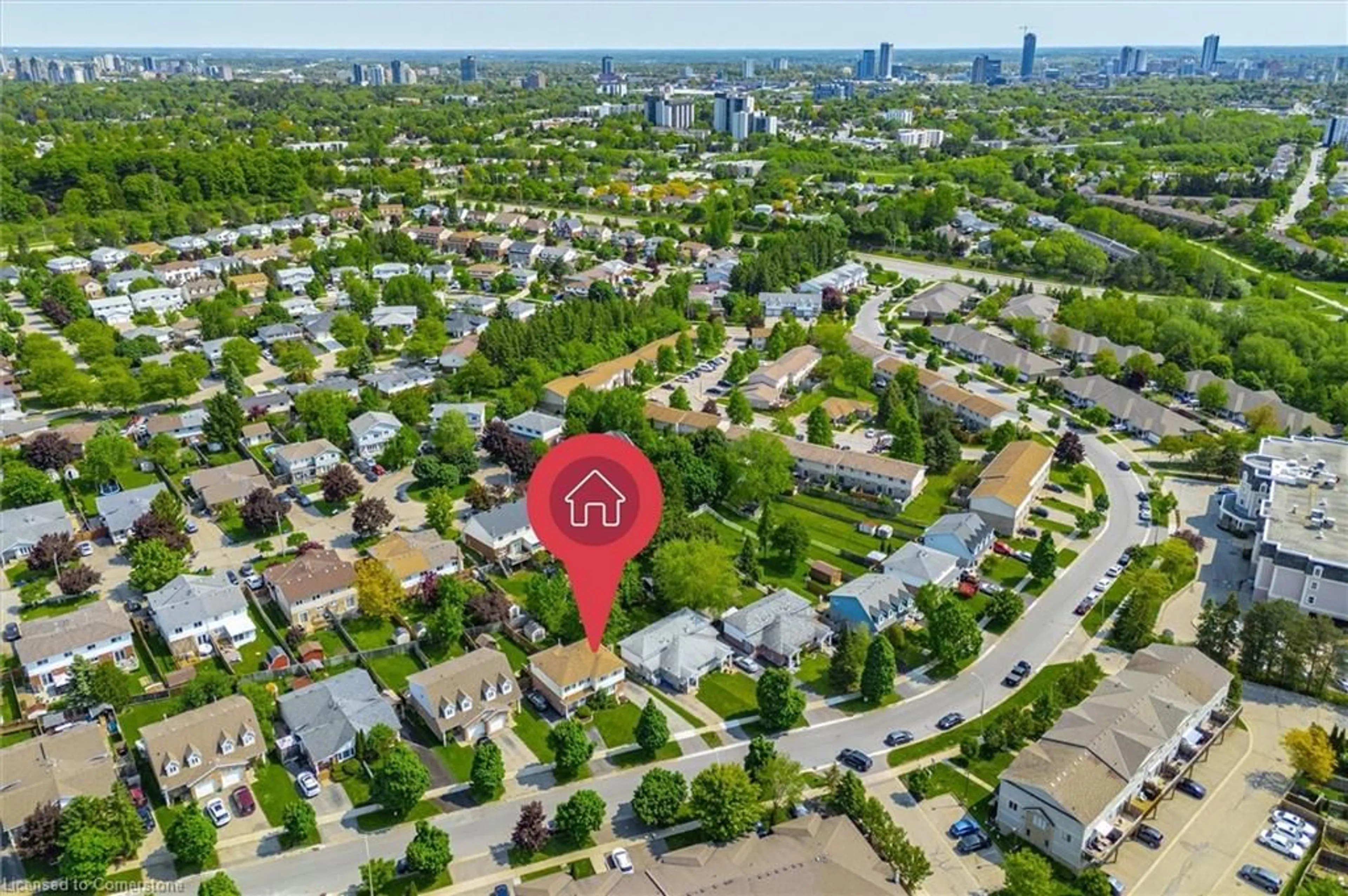 A pic from outside/outdoor area/front of a property/back of a property/a pic from drone, street for 96 Bankside Dr, Kitchener Ontario N2N 3G1