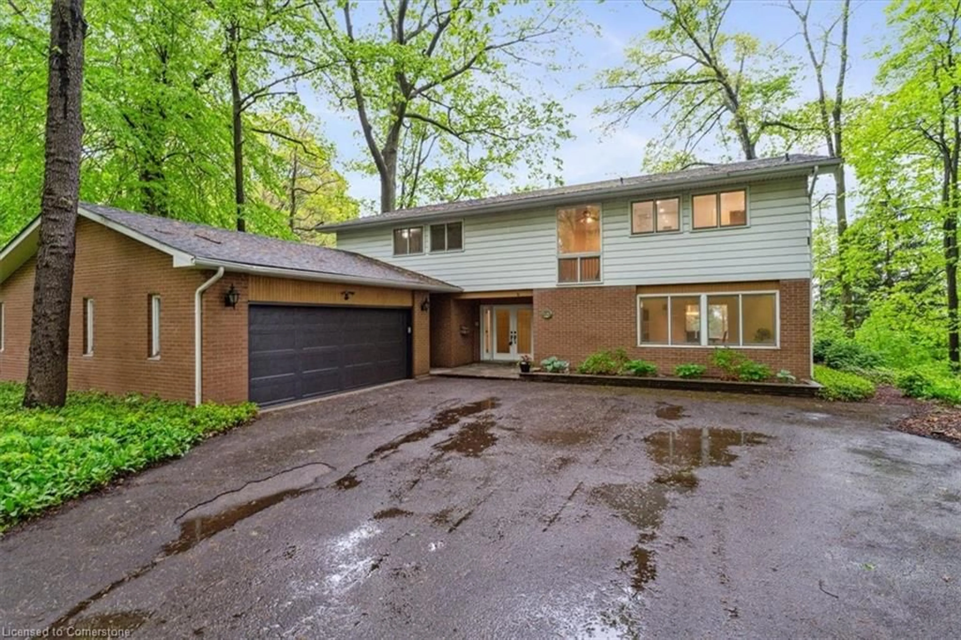 Home with brick exterior material, street for 10 Oak Lane, Fonthill Ontario L0S 1E2