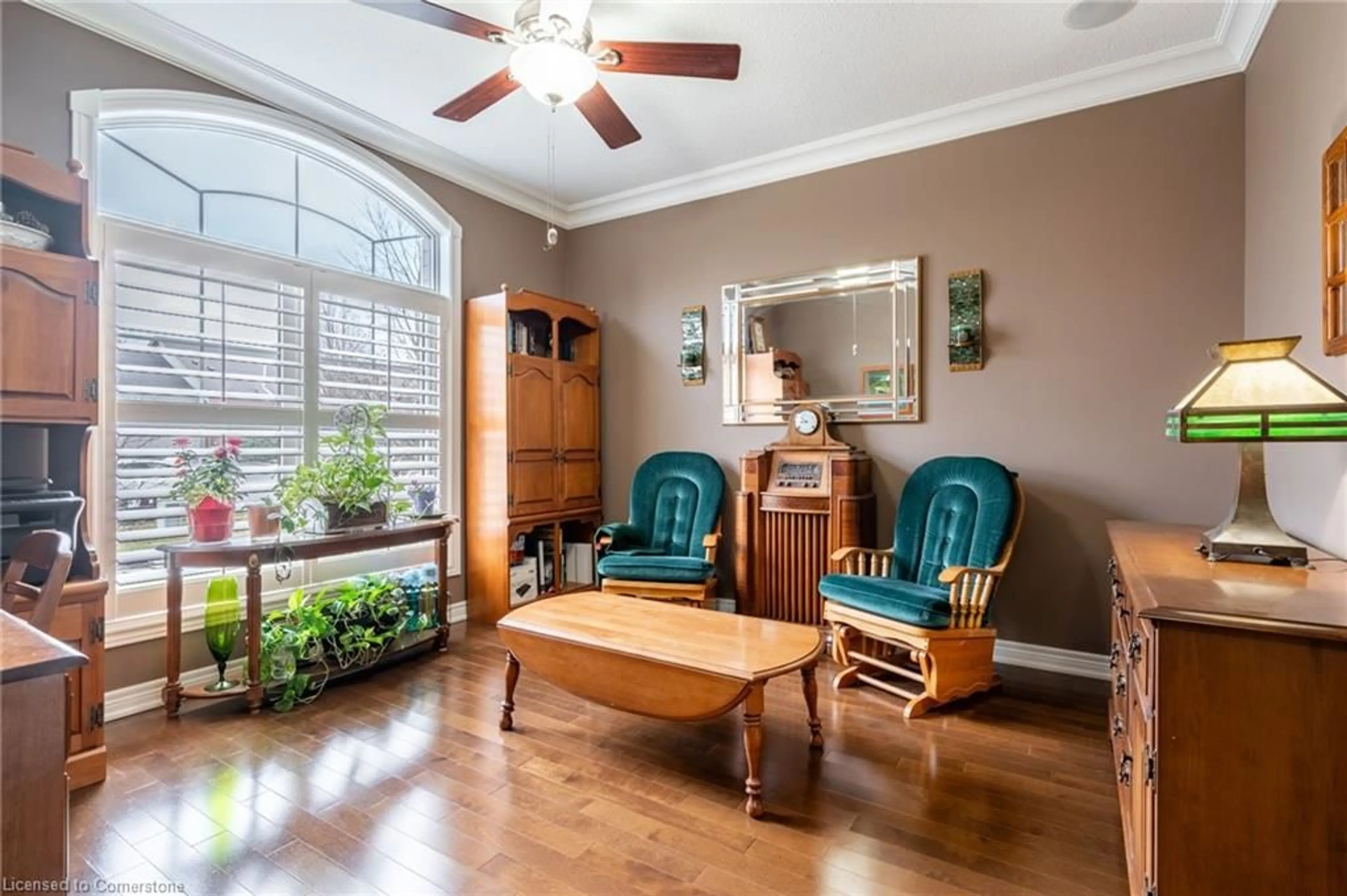 Living room with furniture, wood/laminate floor for 13 Iron Bridge Crt, Caledonia Ontario N3W 0A4