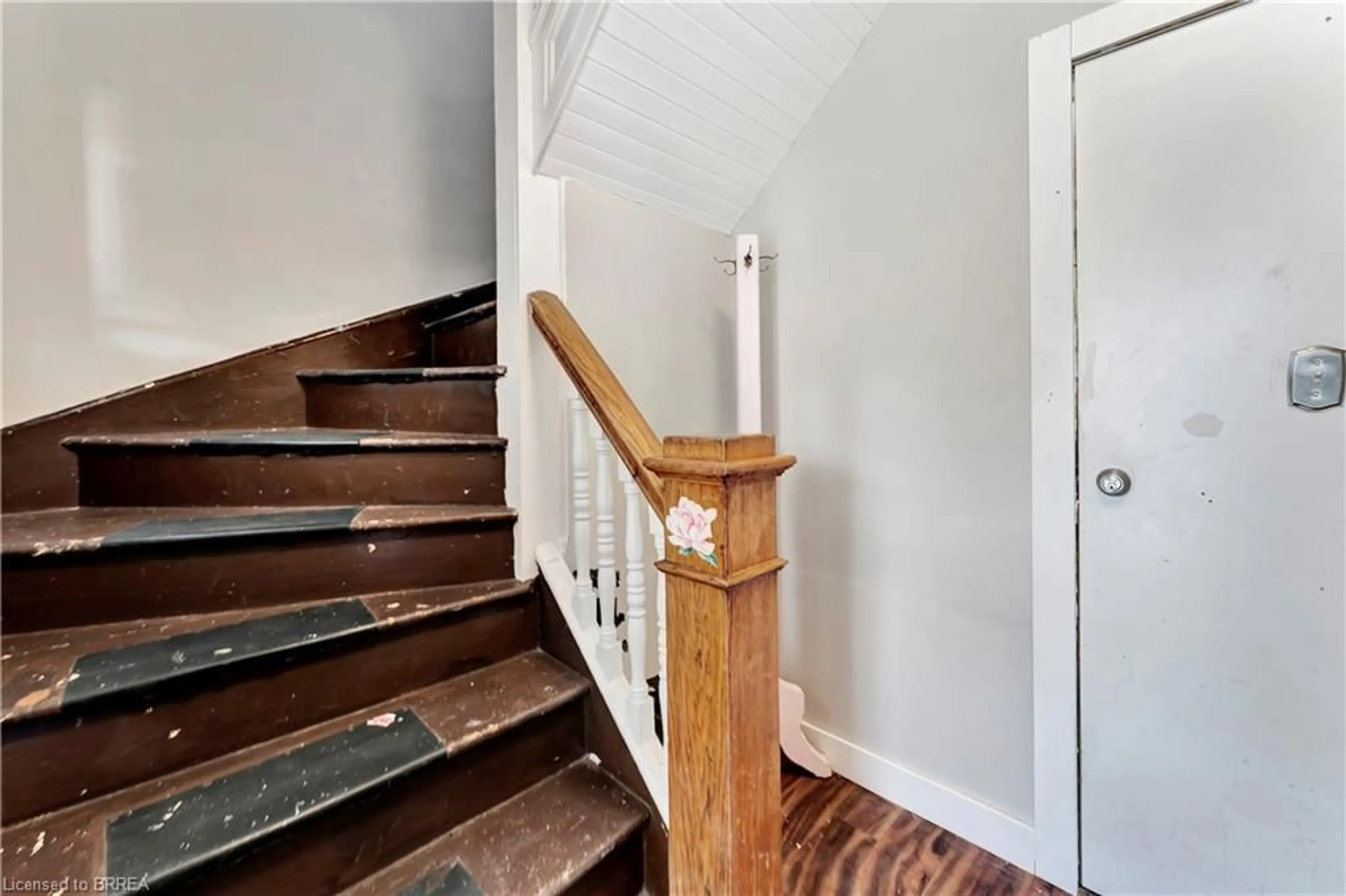 Stairs for 170 Murray St, Brantford Ontario N3S 5R2