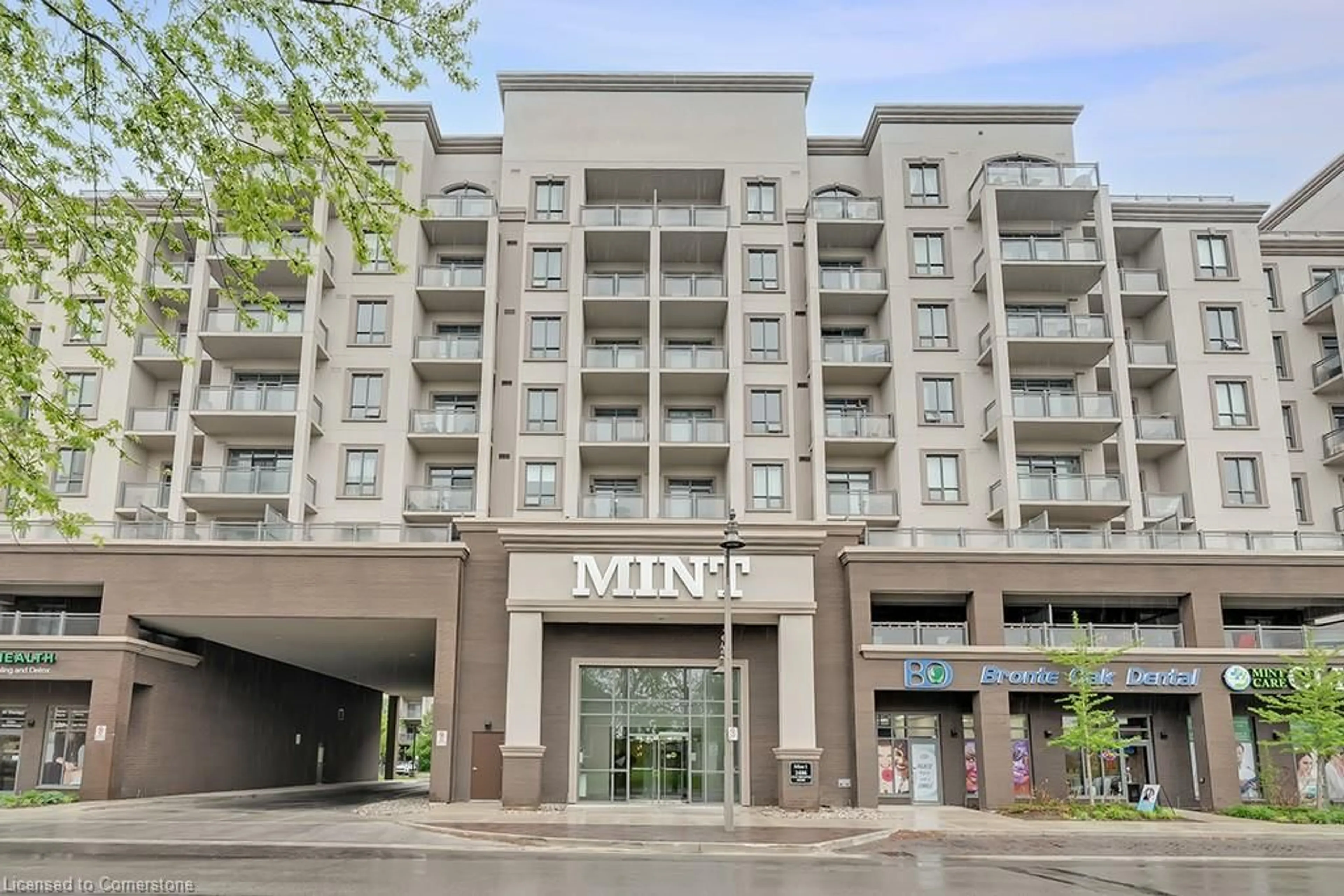 Indoor foyer for 2486 Old Bronte Rd #707, Oakville Ontario L6M 4J2