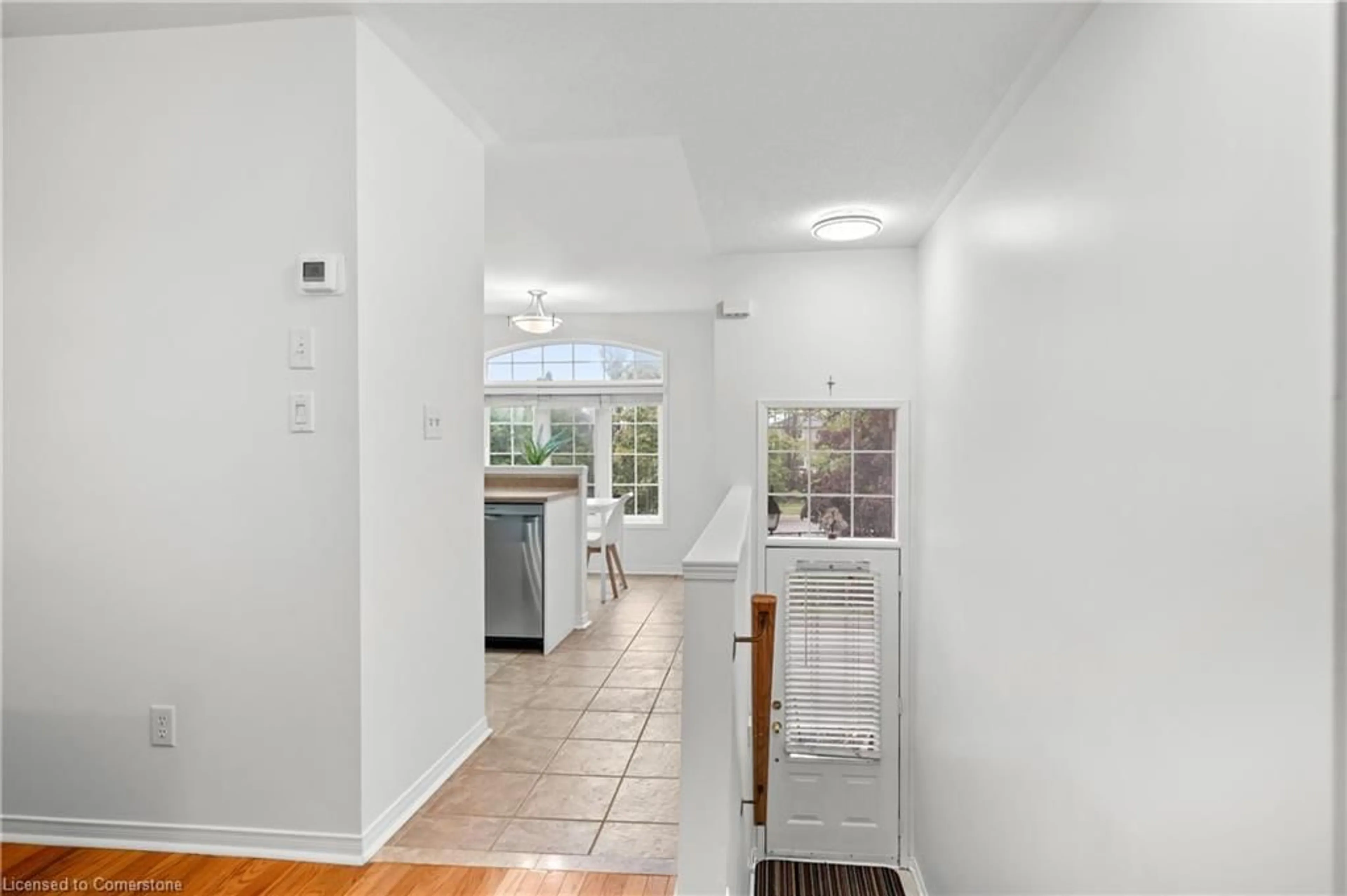 Indoor entryway for 3301 Redpath Cir, Mississauga Ontario L5N 8R3