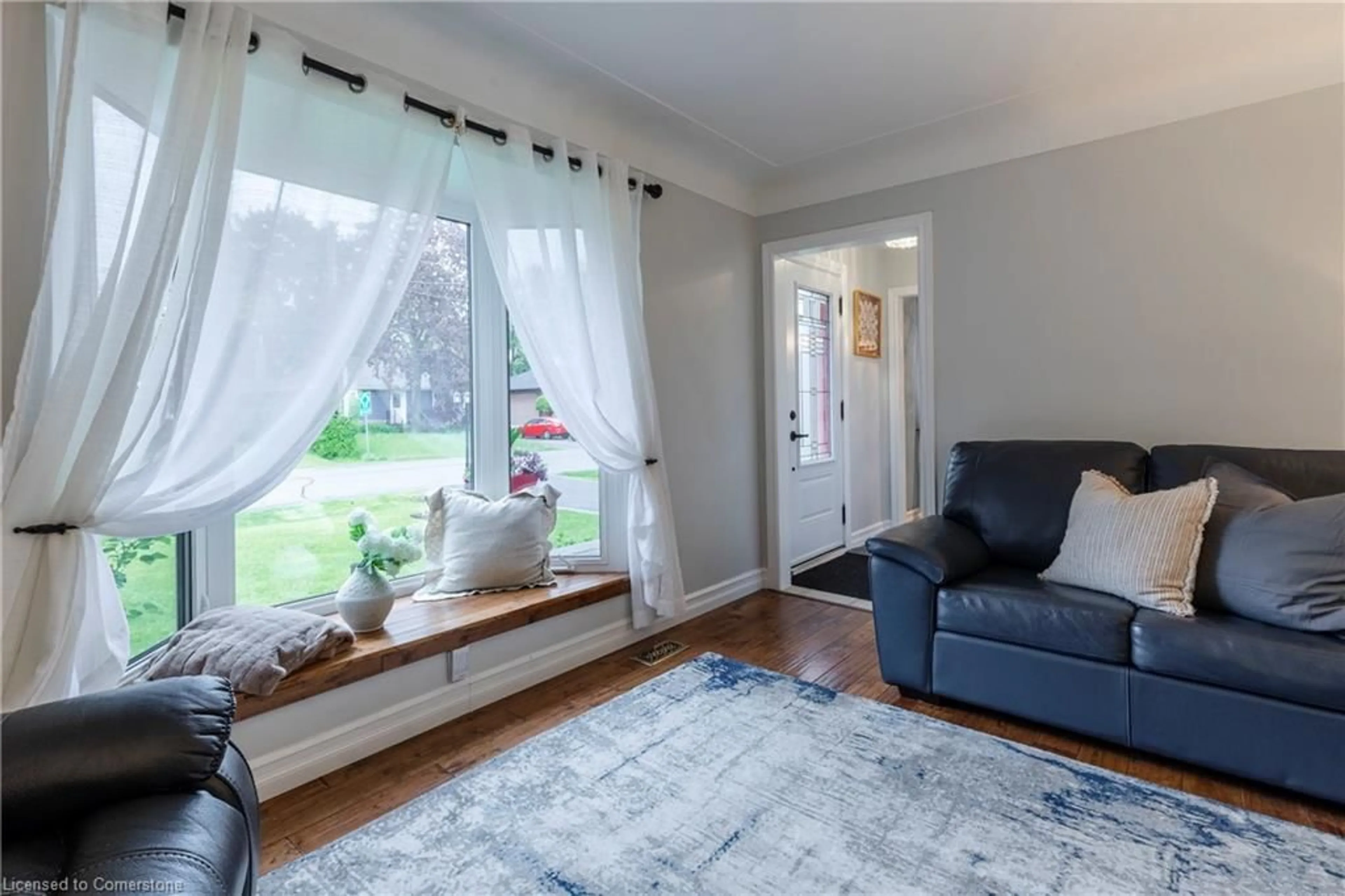 Living room with furniture, wood/laminate floor for 620 Wickens Ave, Burlington Ontario L7T 3T2
