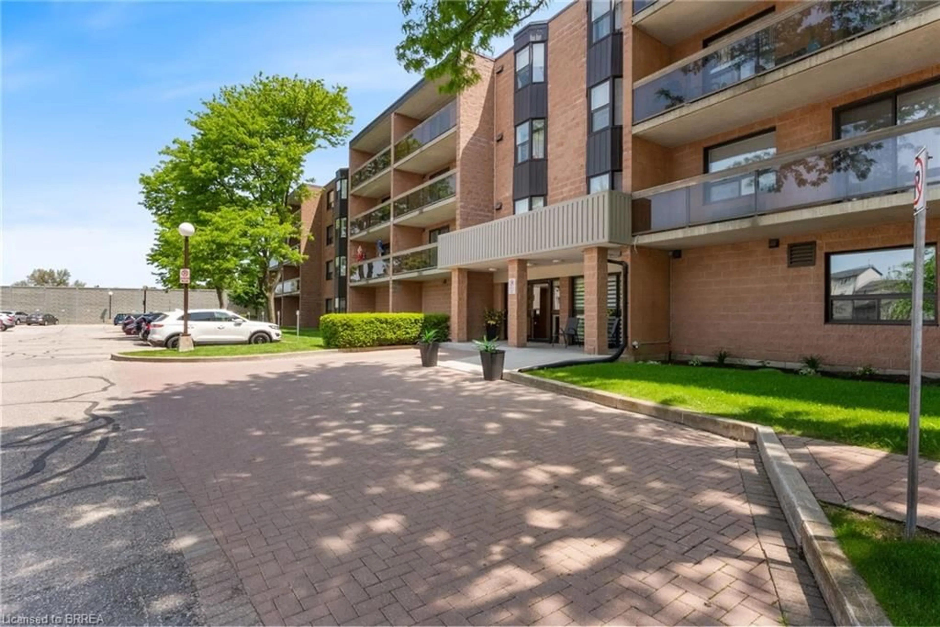 Patio, street for 88 Tollgate Rd #108, Brantford Ontario N3R 7R5