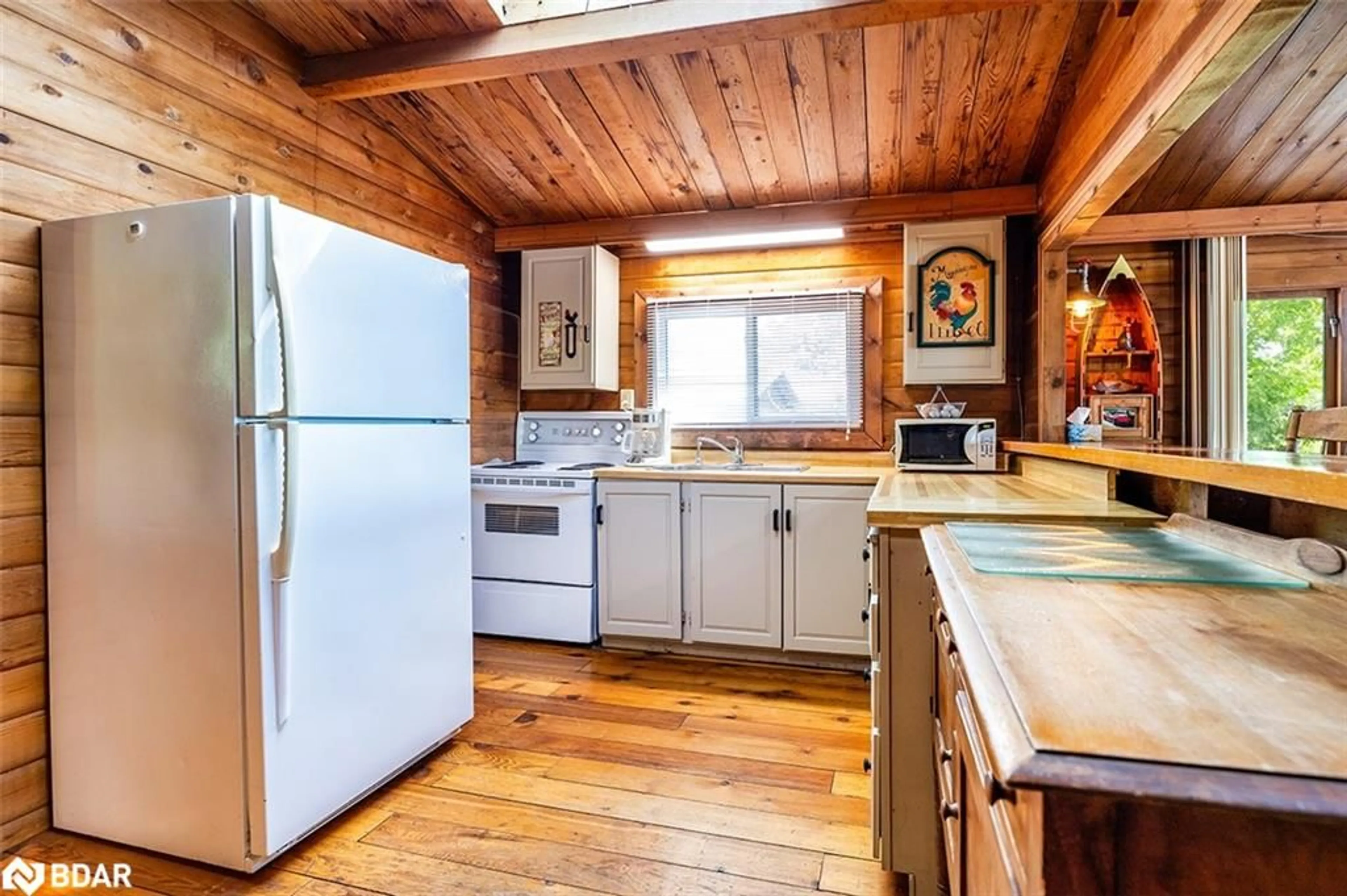 Standard kitchen, wood/laminate floor for 4 Fr 61 Rte, Buckhorn Ontario K0L 1J0