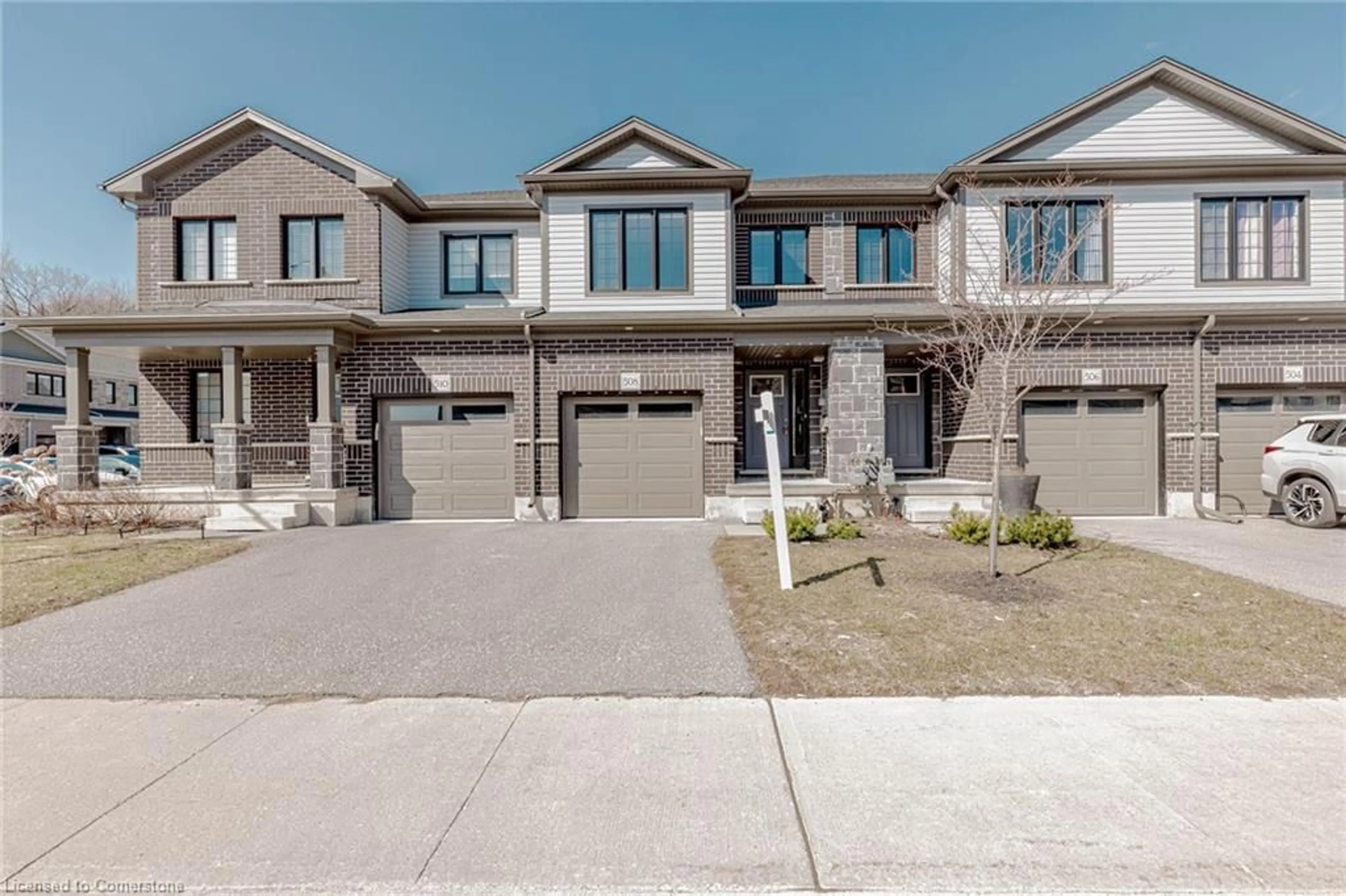 A pic from outside/outdoor area/front of a property/back of a property/a pic from drone, street for 508 Woodlea Crt, Kitchener Ontario N2R 0P8