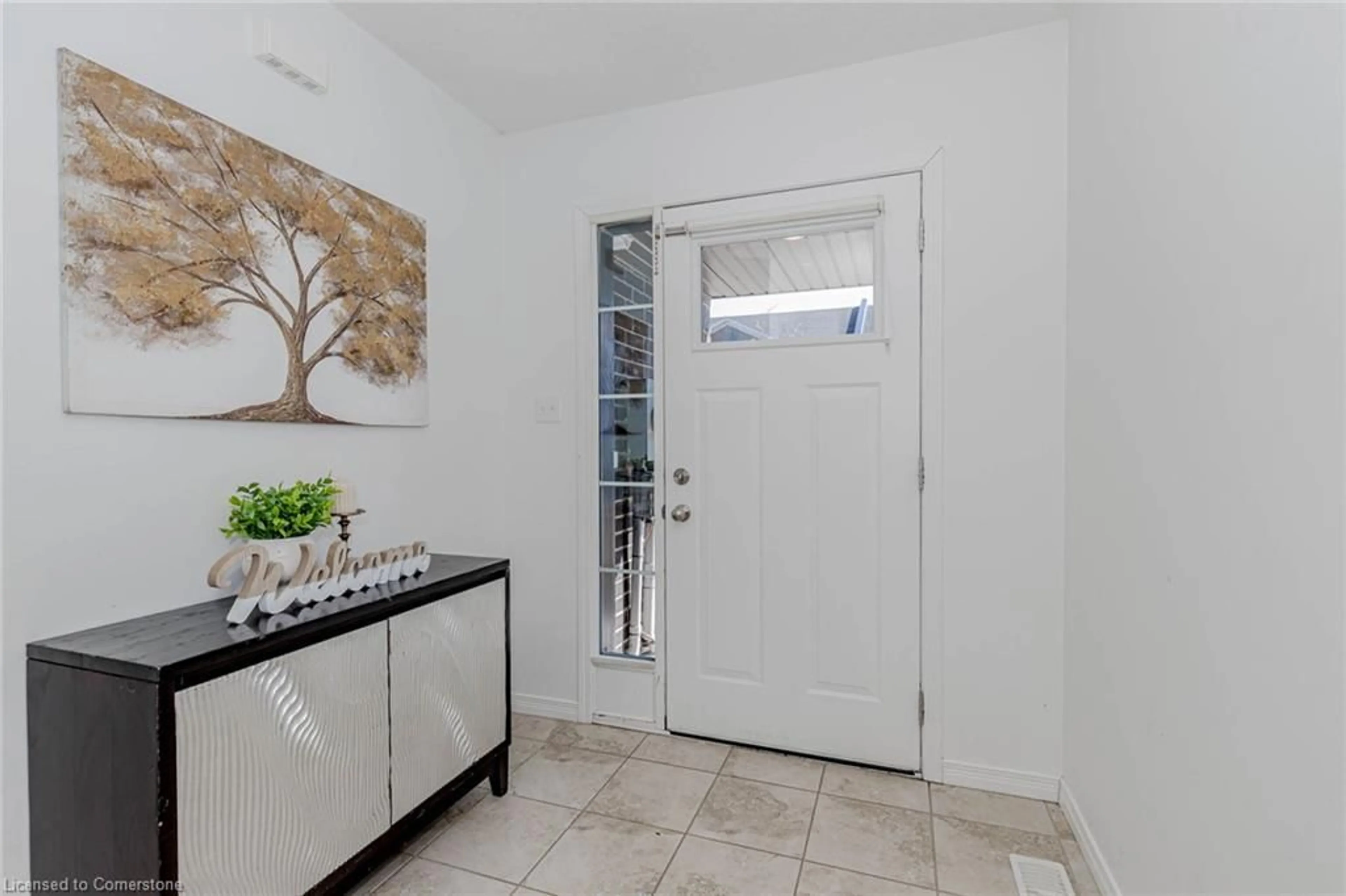 Indoor entryway for 508 Woodlea Crt, Kitchener Ontario N2R 0P8