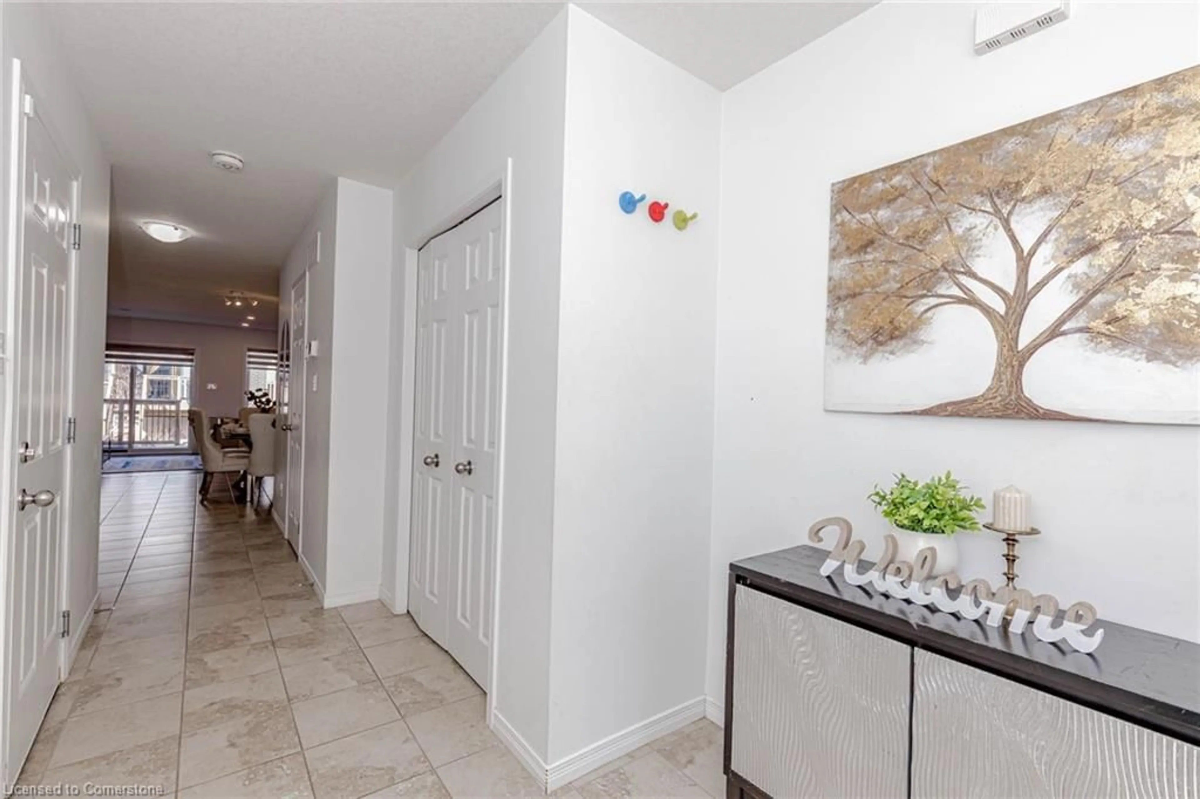 Indoor entryway for 508 Woodlea Crt, Kitchener Ontario N2R 0P8