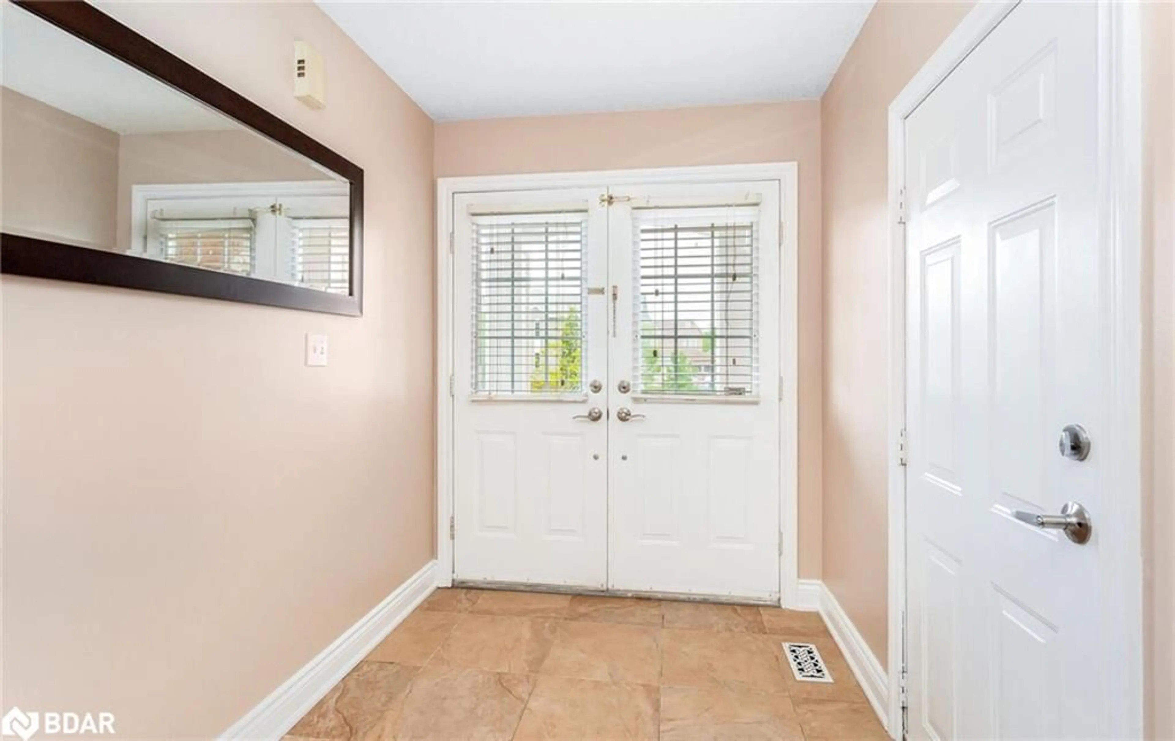 Indoor entryway for 1134 Blueheron Cres, Mississauga Ontario L5V 2J7
