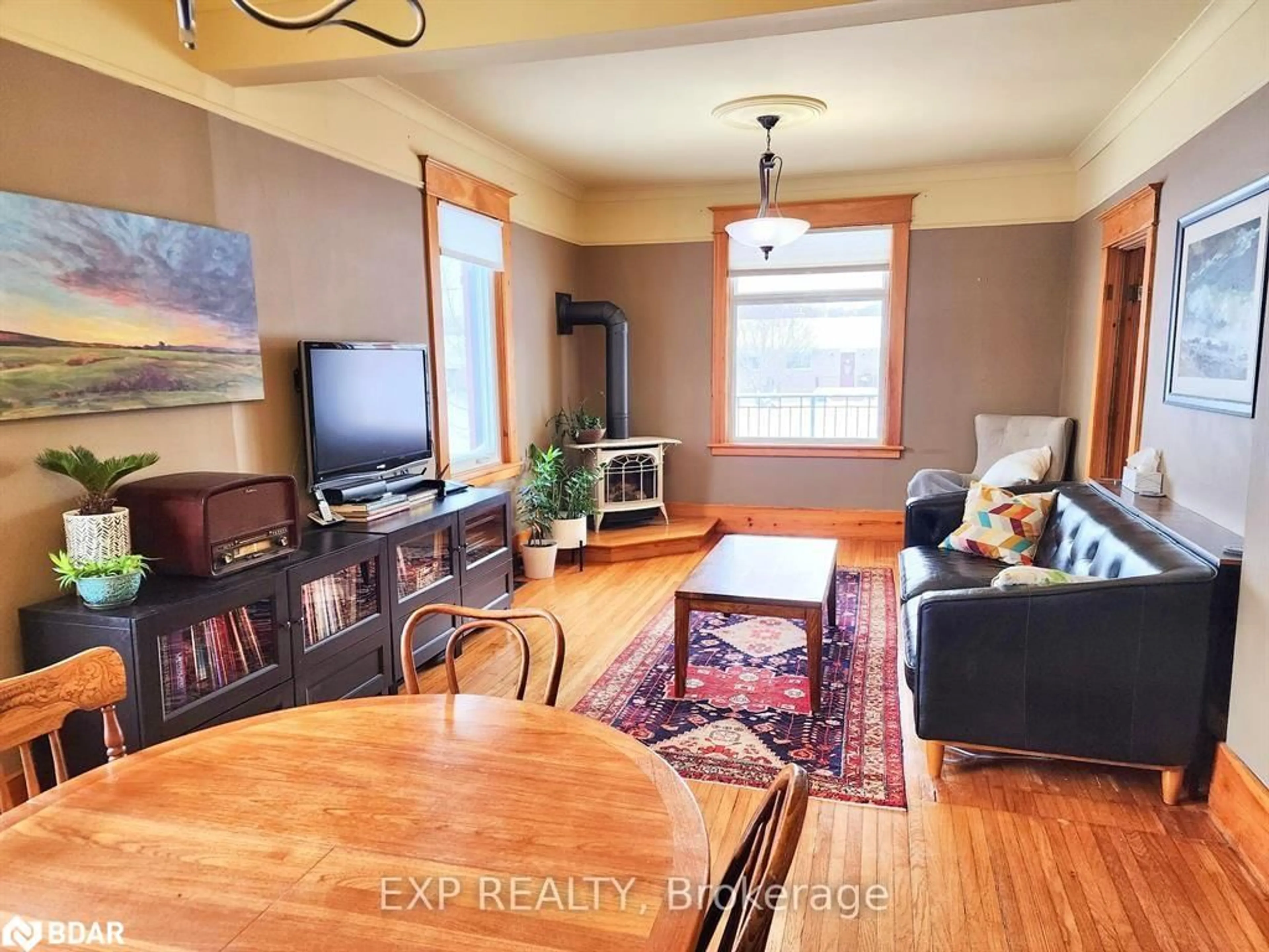 Living room with furniture, wood/laminate floor for 12 Elizabeth St, Creemore Ontario L0M 1G0