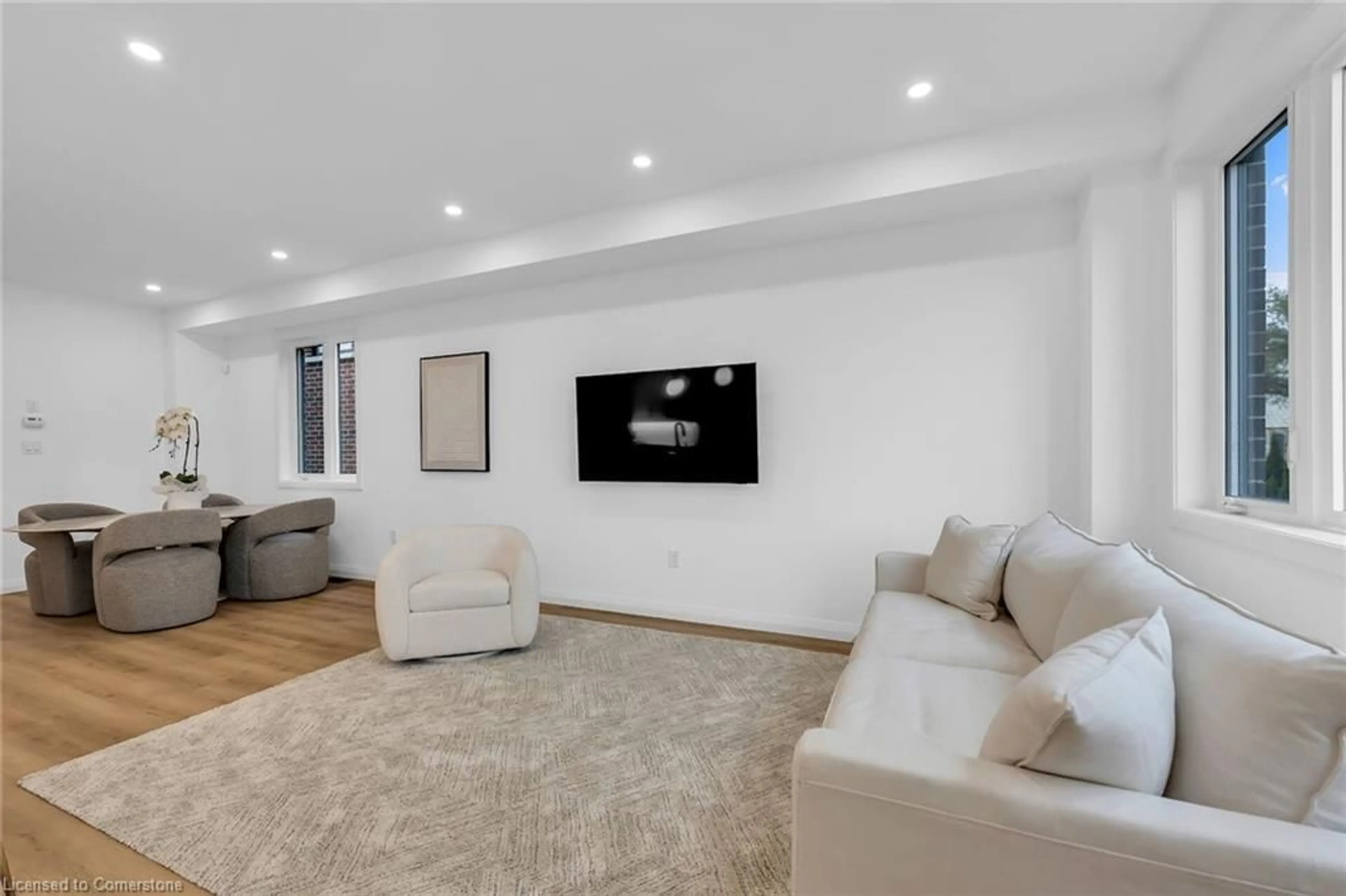 Living room with furniture, unknown for 31 Kingfisher Dr, Hamilton Ontario L9A 5A4