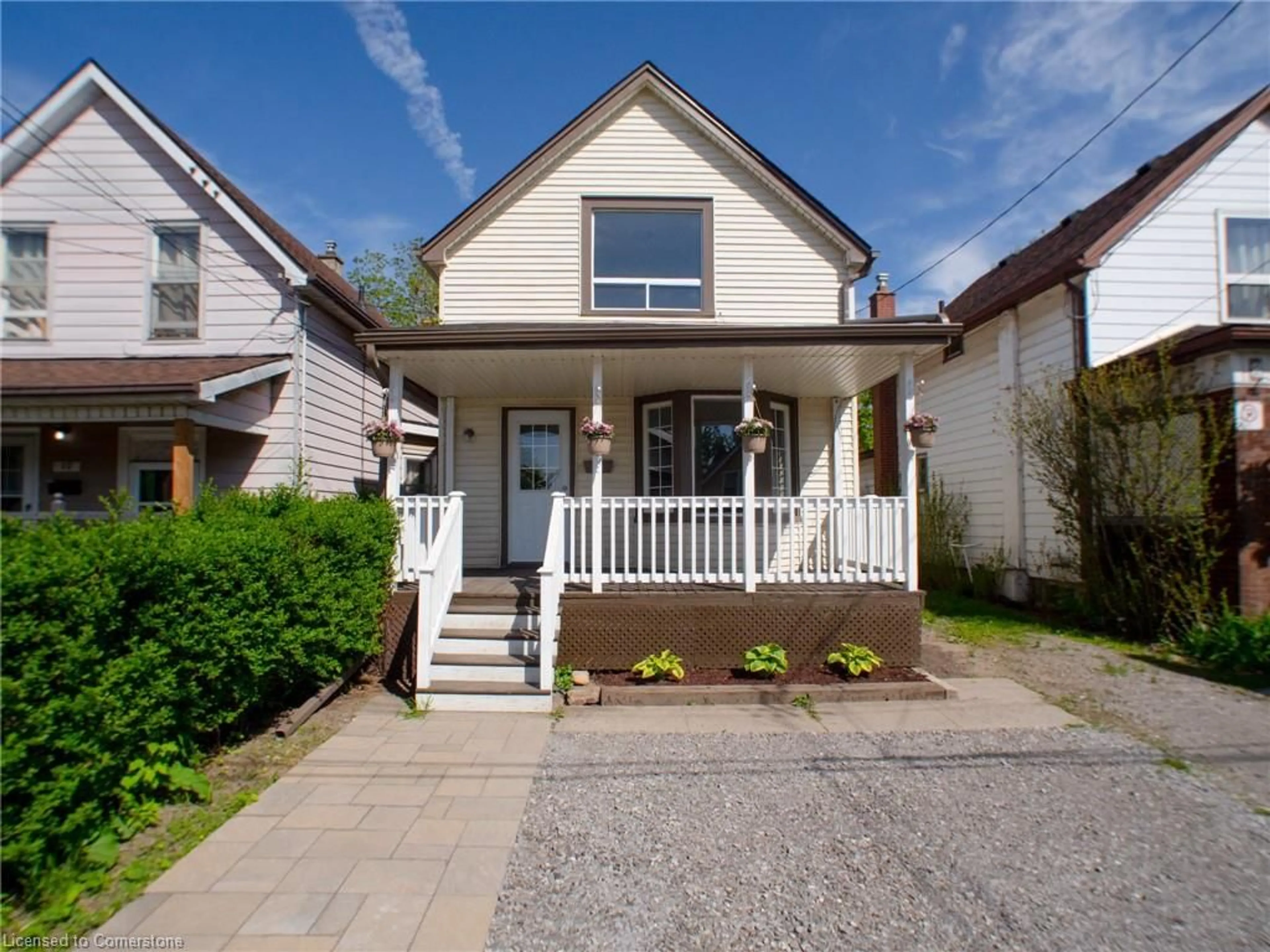Home with vinyl exterior material, street for 10 Albemarle St, Hamilton Ontario L8L 7G3