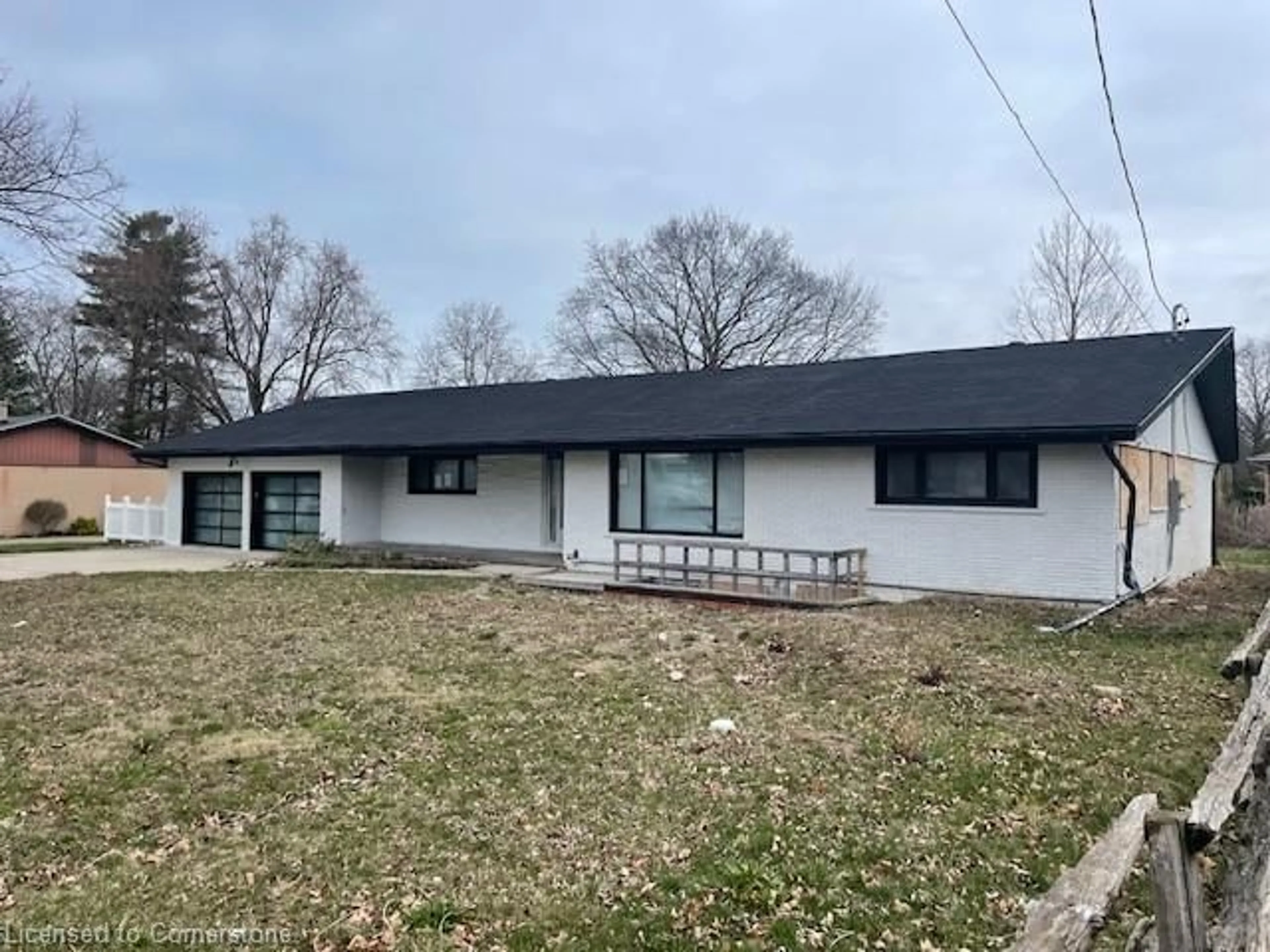 A pic from outside/outdoor area/front of a property/back of a property/a pic from drone, street for 3957 Victoria Avenue North Ave, Vineland Ontario L0R 2C0