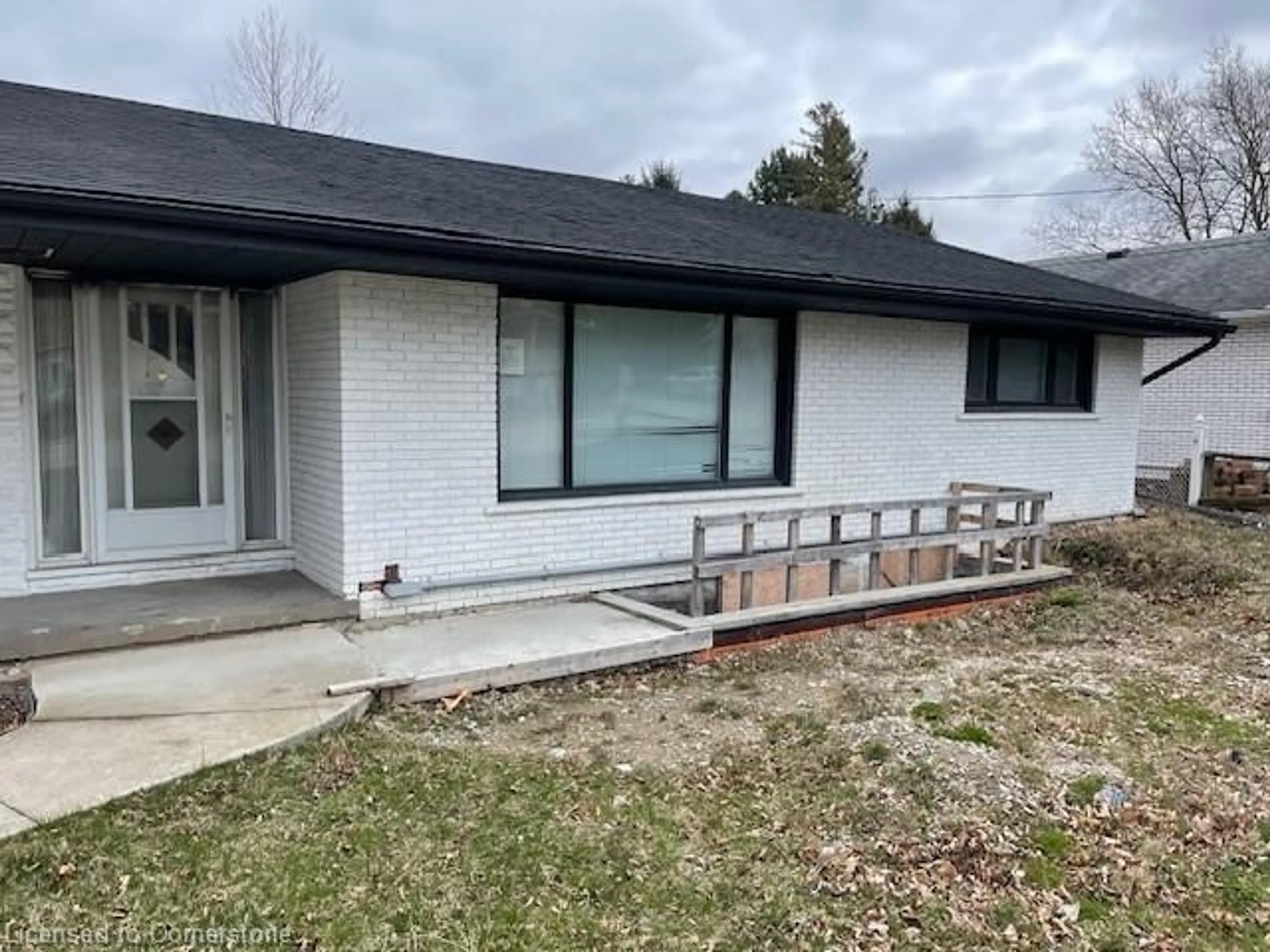 Home with vinyl exterior material, street for 3957 Victoria Avenue North Ave, Vineland Ontario L0R 2C0