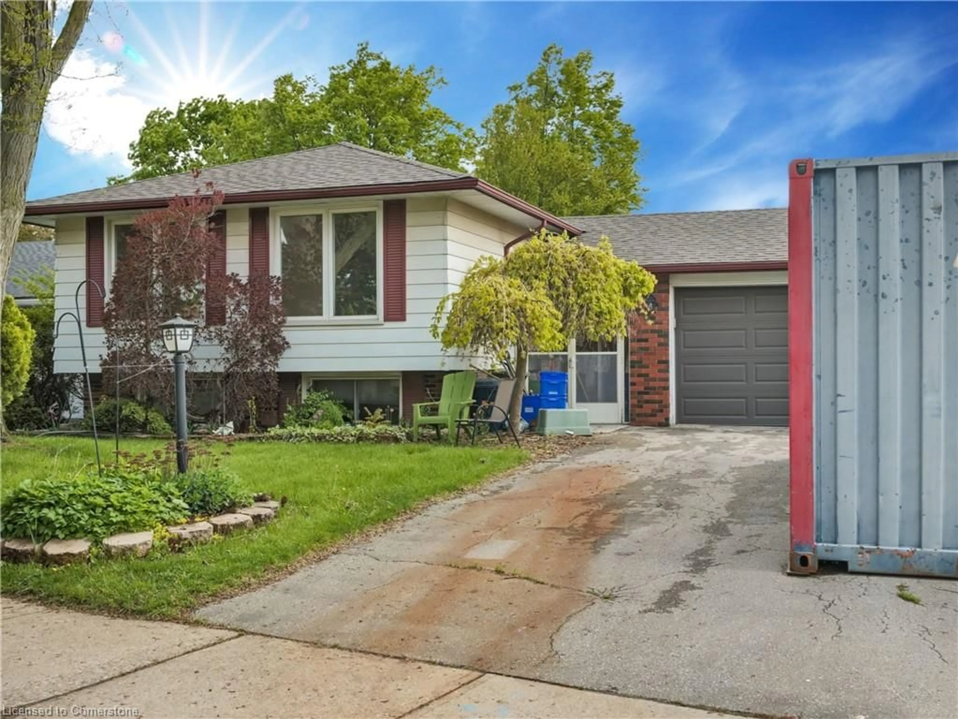 Home with brick exterior material, street for 591 Bridle Woods, Burlington Ontario L7L 4C8