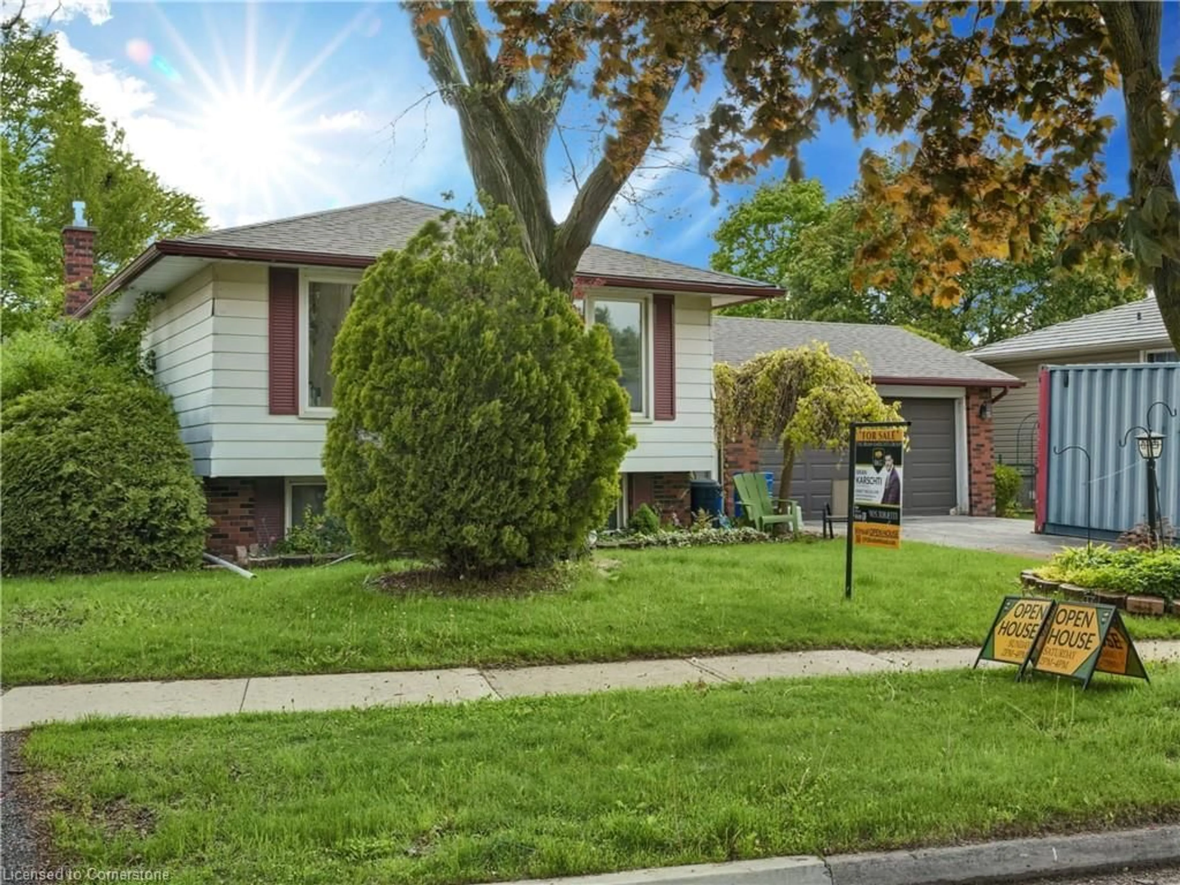 Home with vinyl exterior material, street for 591 Bridle Woods, Burlington Ontario L7L 4C8