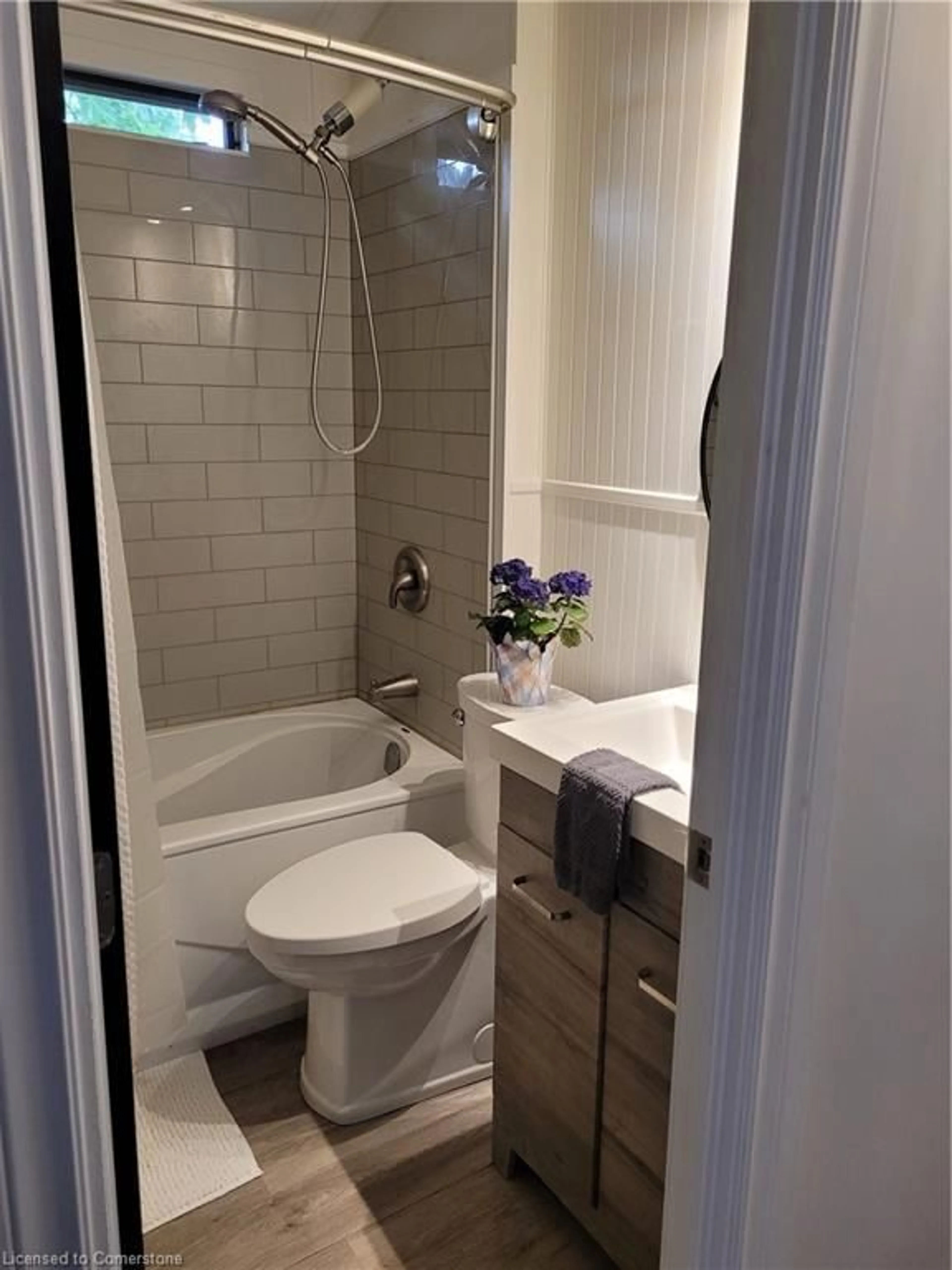 Standard bathroom, ceramic/tile floor for 580 Beaver Creek Rd #356, Waterloo Ontario N2J 3Z4