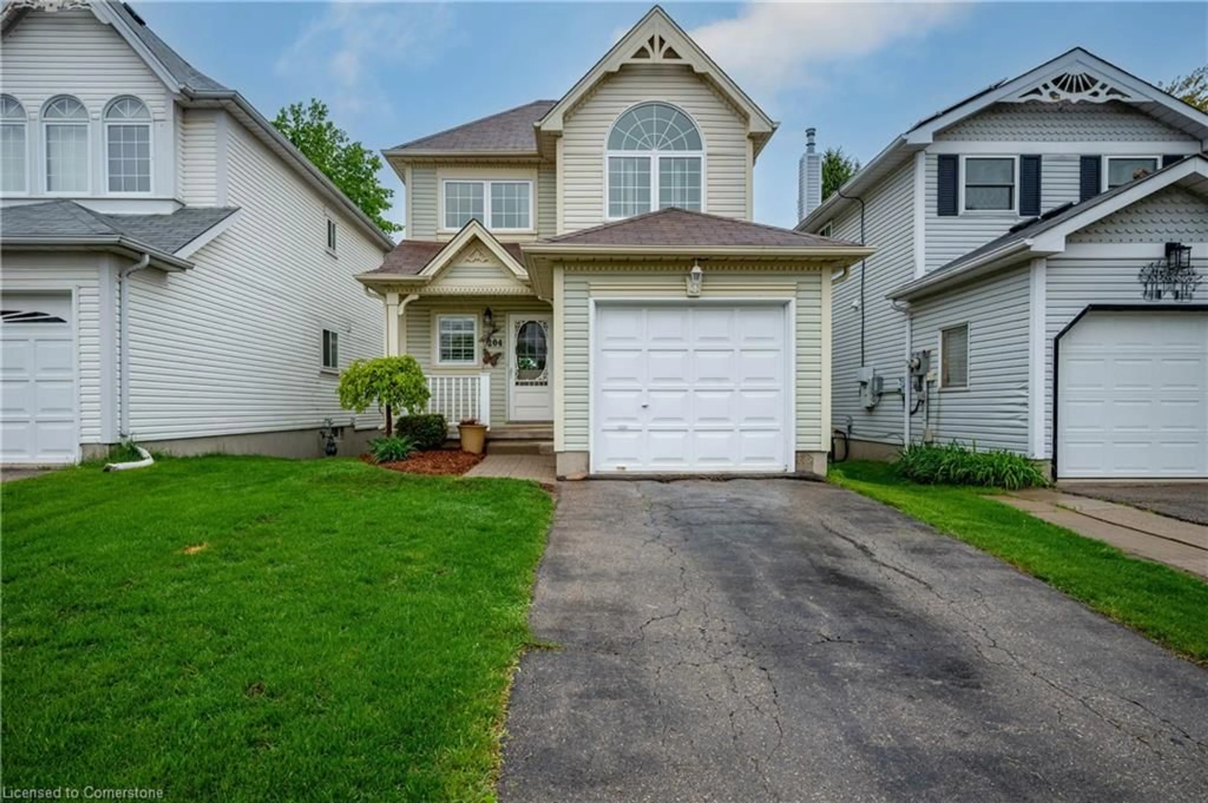 Home with vinyl exterior material, street for 204 Auburn Dr, Waterloo Ontario N2K 3T2