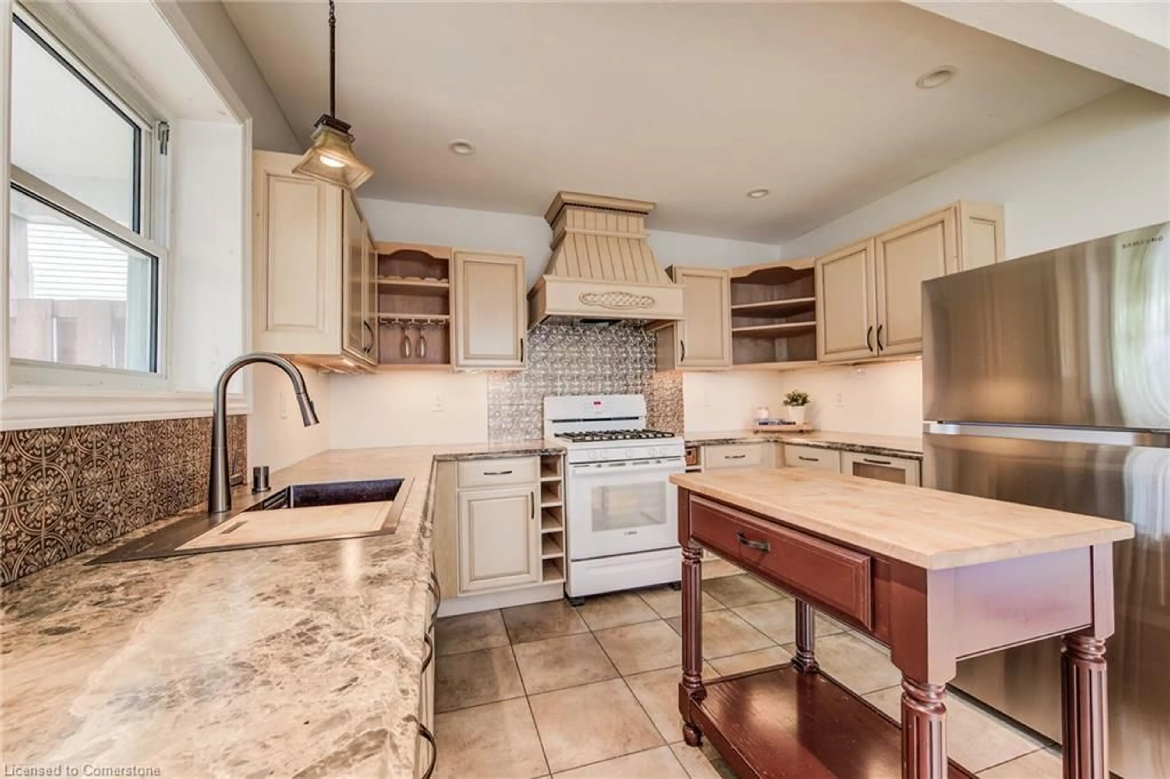 Open concept kitchen, ceramic/tile floor for 66 Brewery St, Baden Ontario N3A 2S7