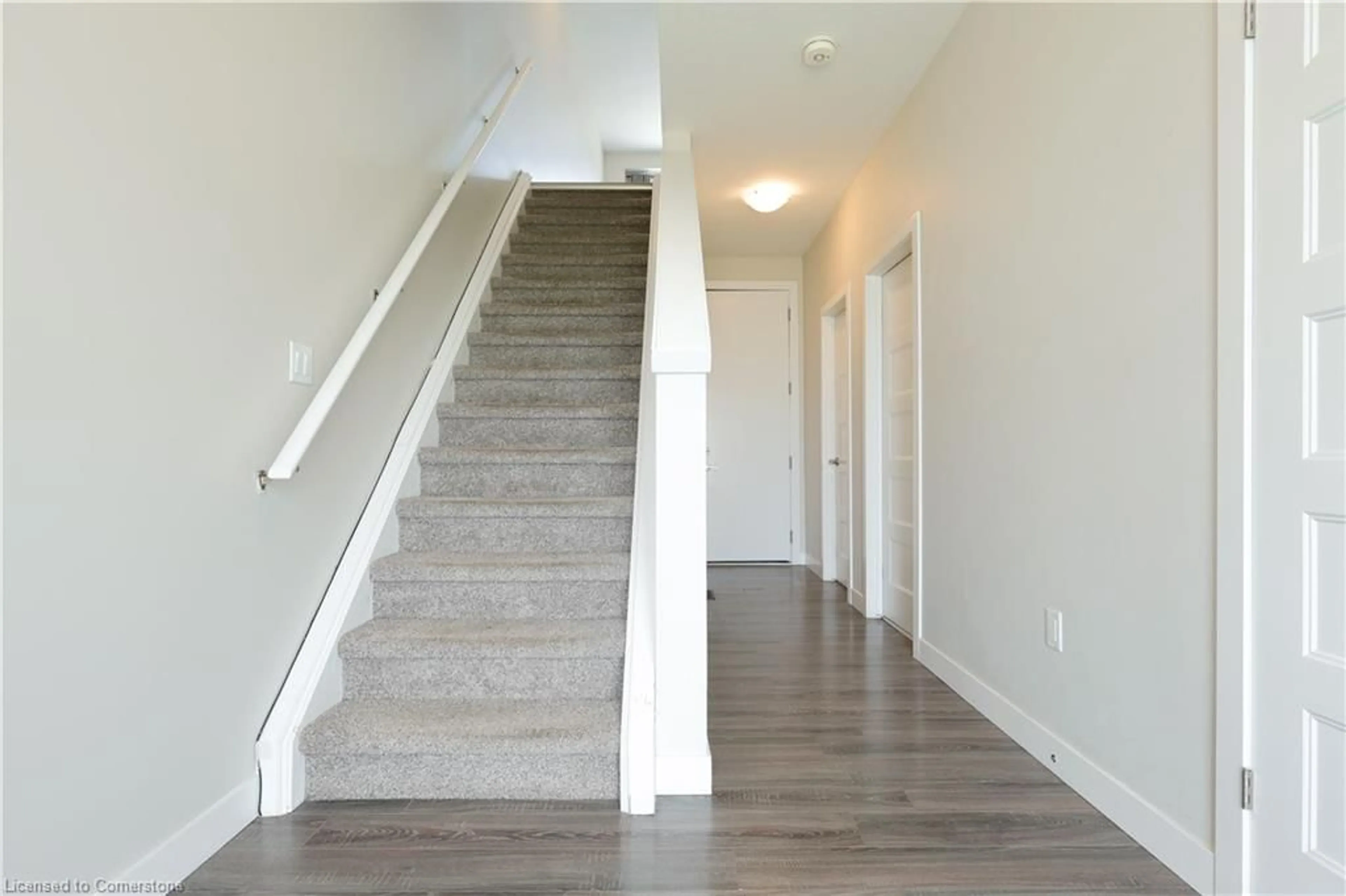 Unknown for 886 West Village Sq, London Ontario N6H 0J7
