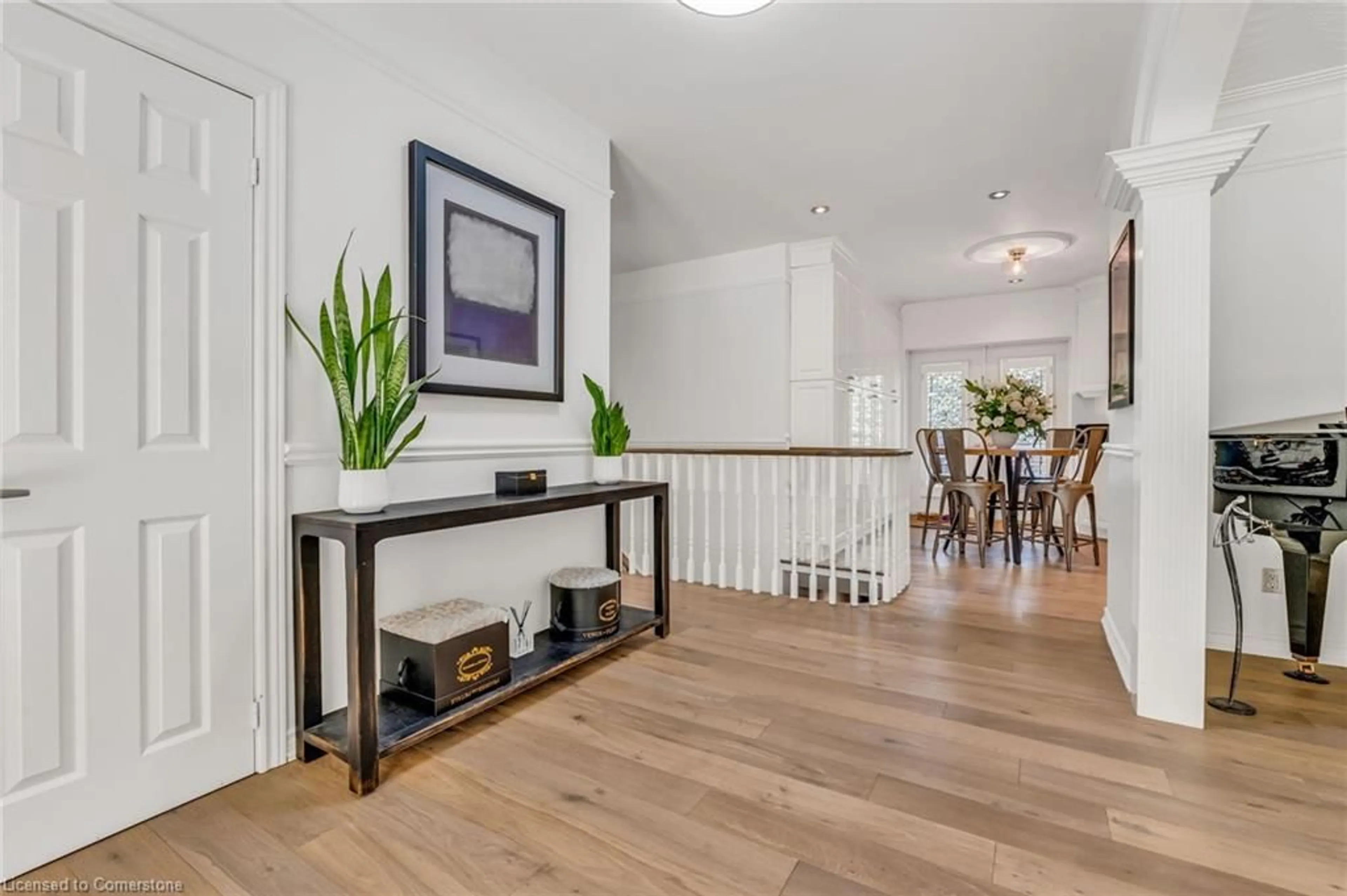 Indoor entryway for 1123 Lakeshore Rd, Oakville Ontario L6J 1K9