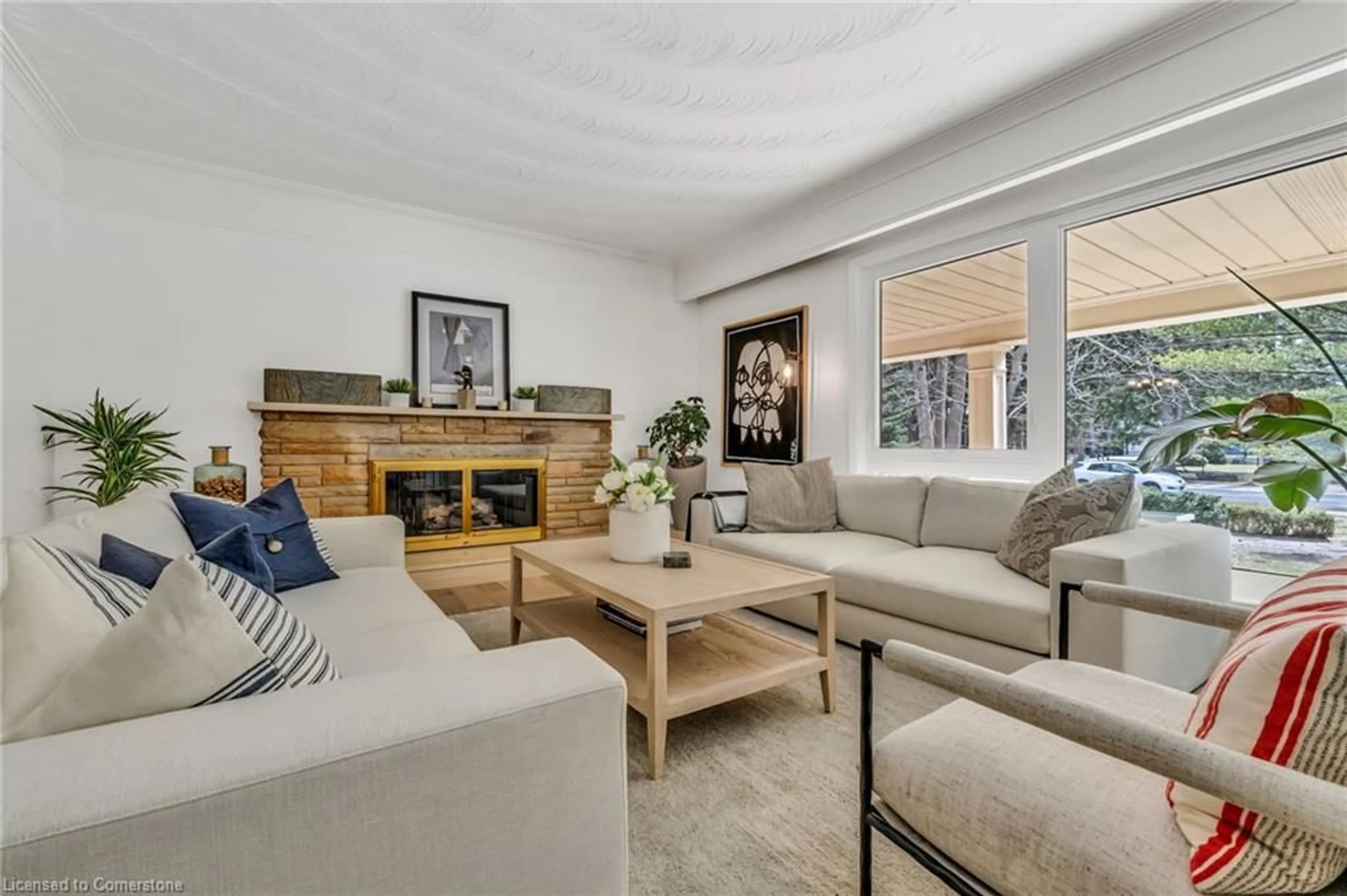 Living room with furniture, unknown for 1123 Lakeshore Rd, Oakville Ontario L6J 1K9