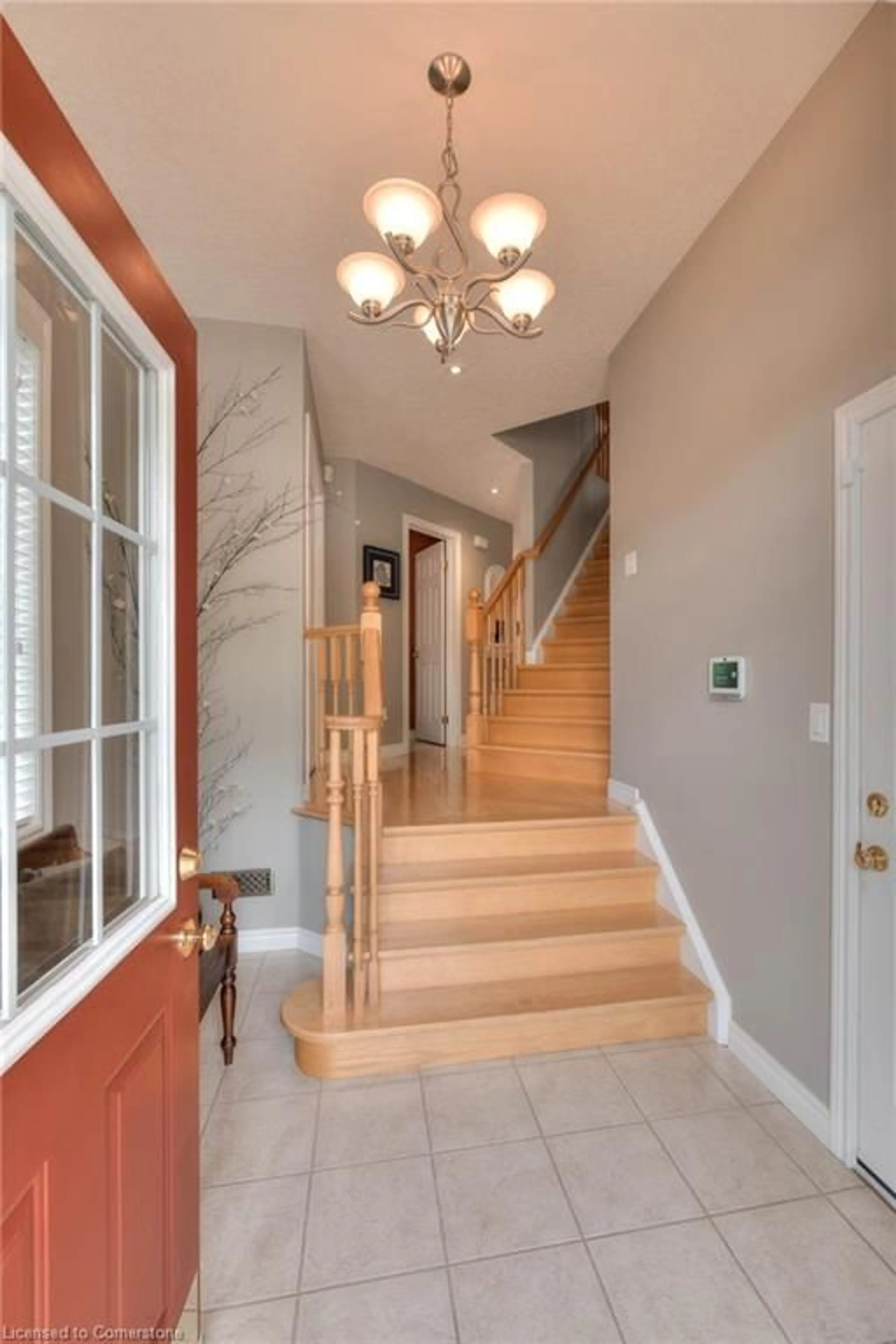 Indoor foyer for 814 Bonavista Dr, Waterloo Ontario N2K 3Z8