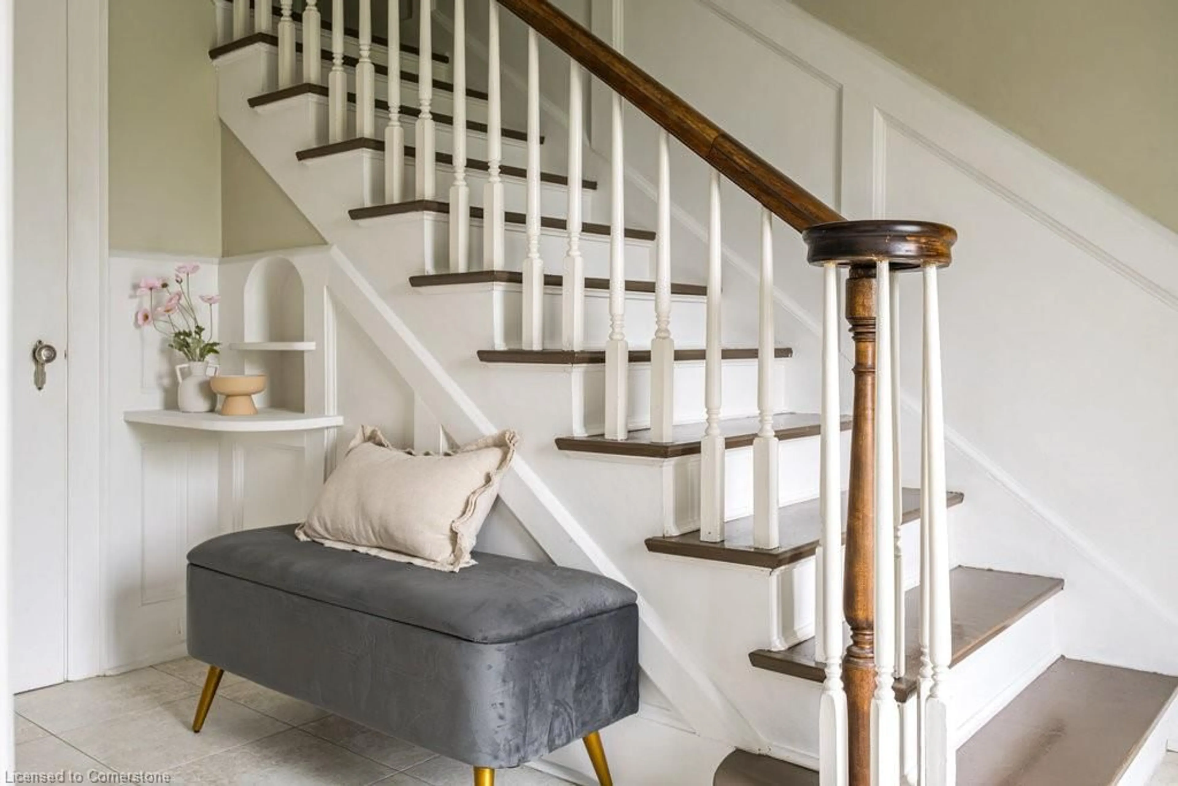Stairs for 5170 King Street, Beamsville Ontario L0R 1B0