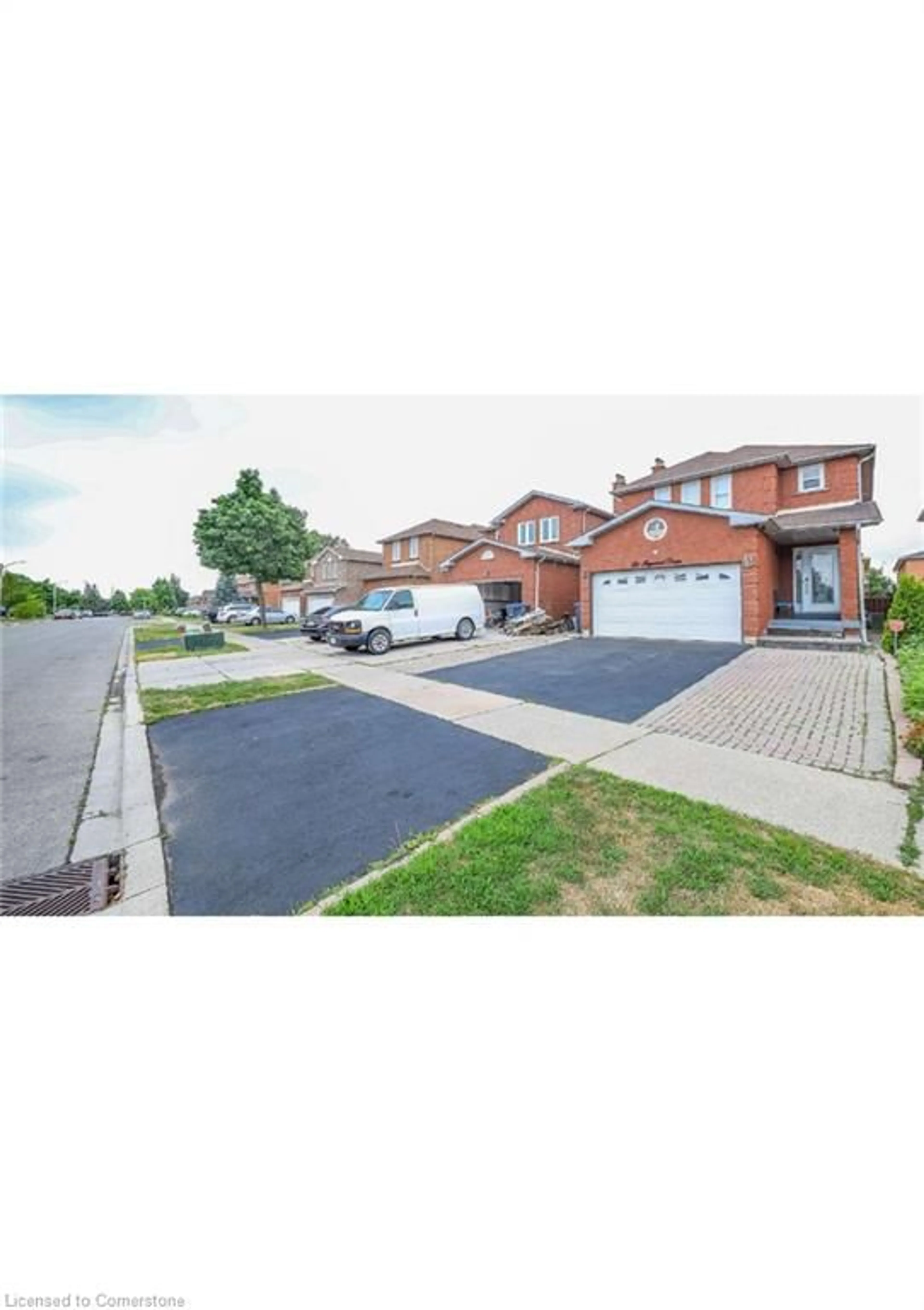 A pic from outside/outdoor area/front of a property/back of a property/a pic from drone, street for 29 Faywood Dr, Brampton Ontario L6Y 4K3