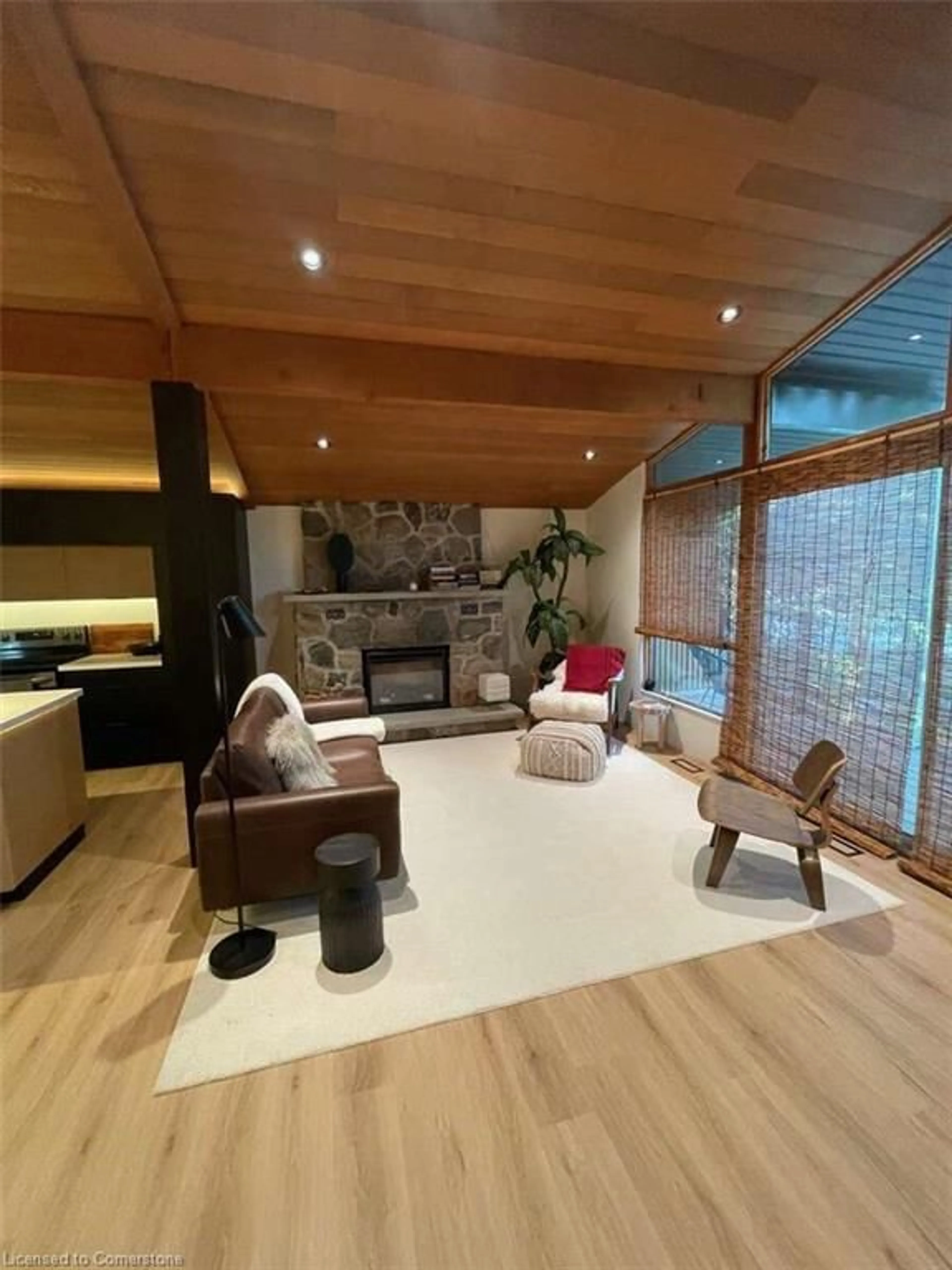 Living room with furniture, wood/laminate floor for 28 Birch Trail, Wasaga Beach Ontario L9Z 2S1
