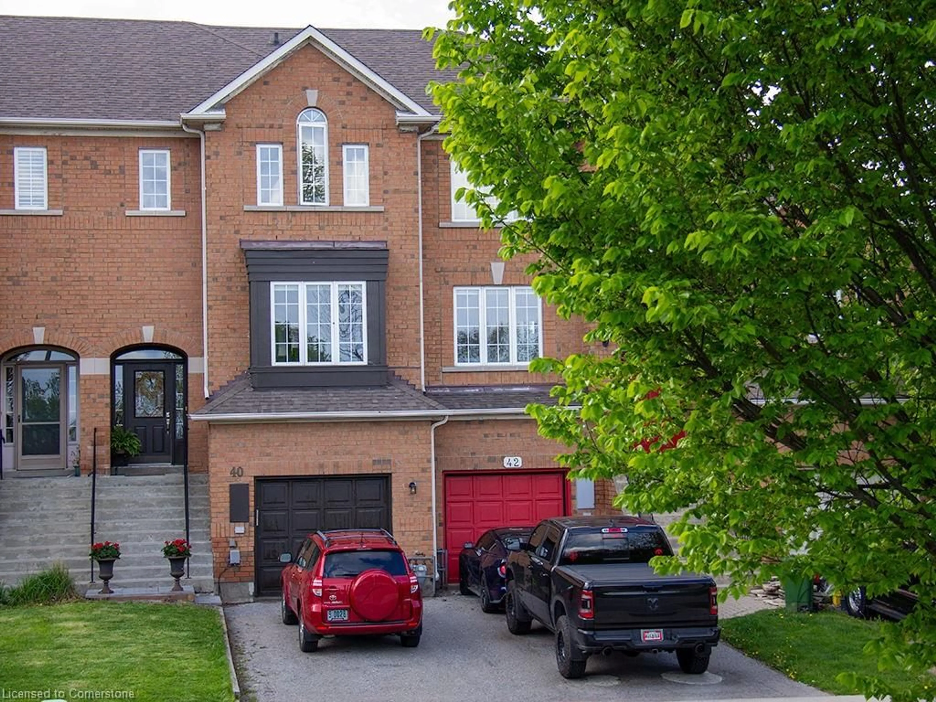 A pic from outside/outdoor area/front of a property/back of a property/a pic from drone, street for 40 Lakeridge Dr, Scarborough Ontario M1C 5E3