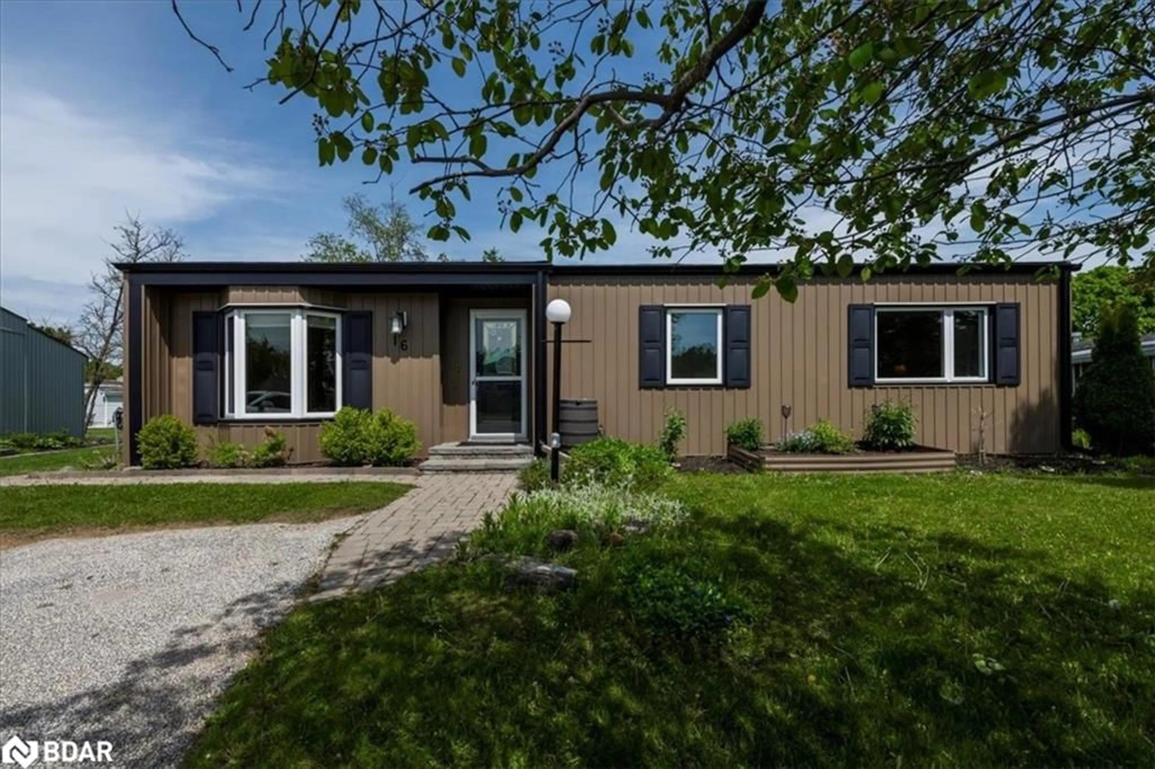 Home with vinyl exterior material, street for 16 Hearts Content, Innisfil Ontario L9S 1S1