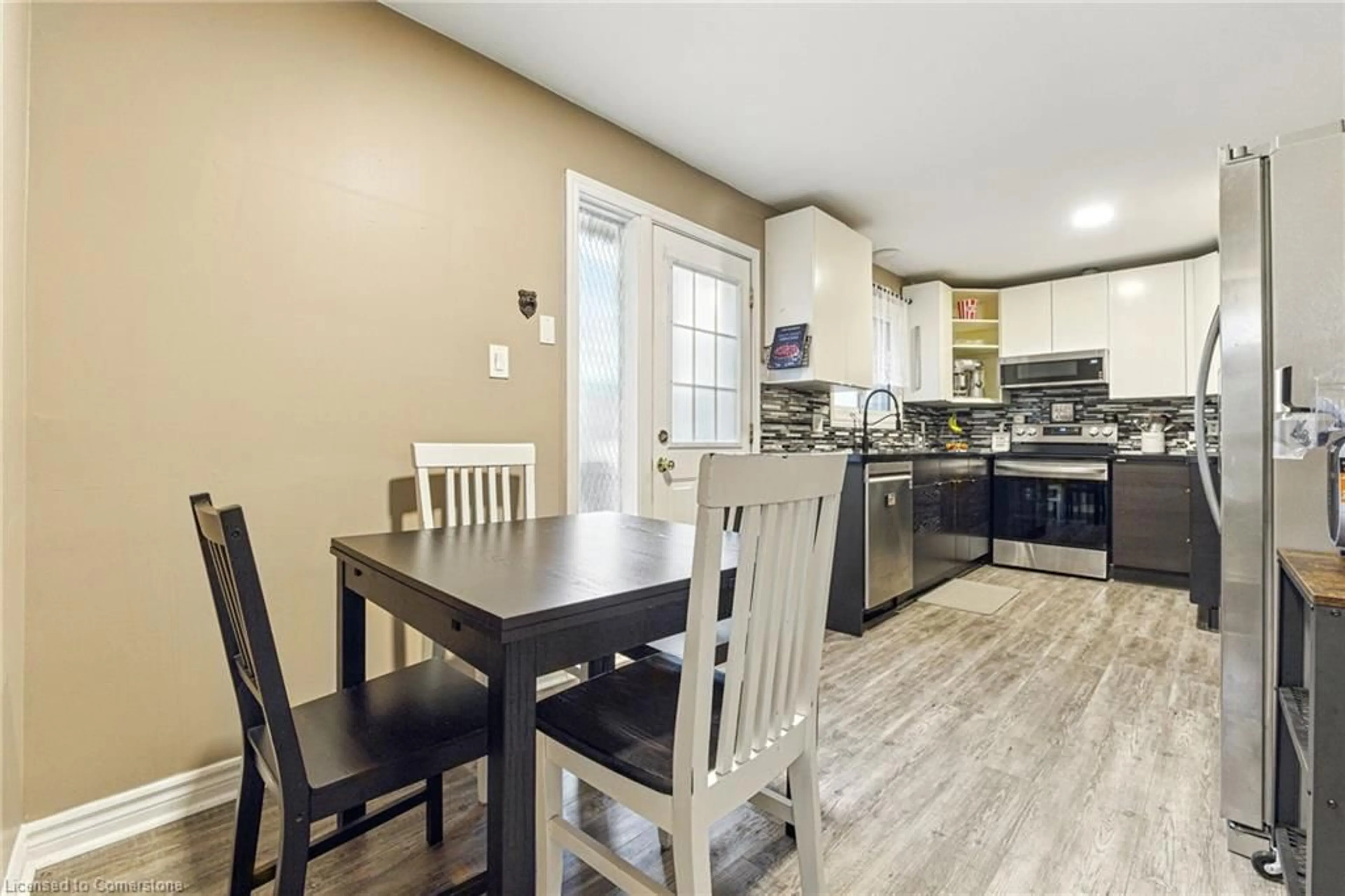 Open concept kitchen, wood/laminate floor for 1344 Colonsay Dr, Burlington Ontario L7P 2T9