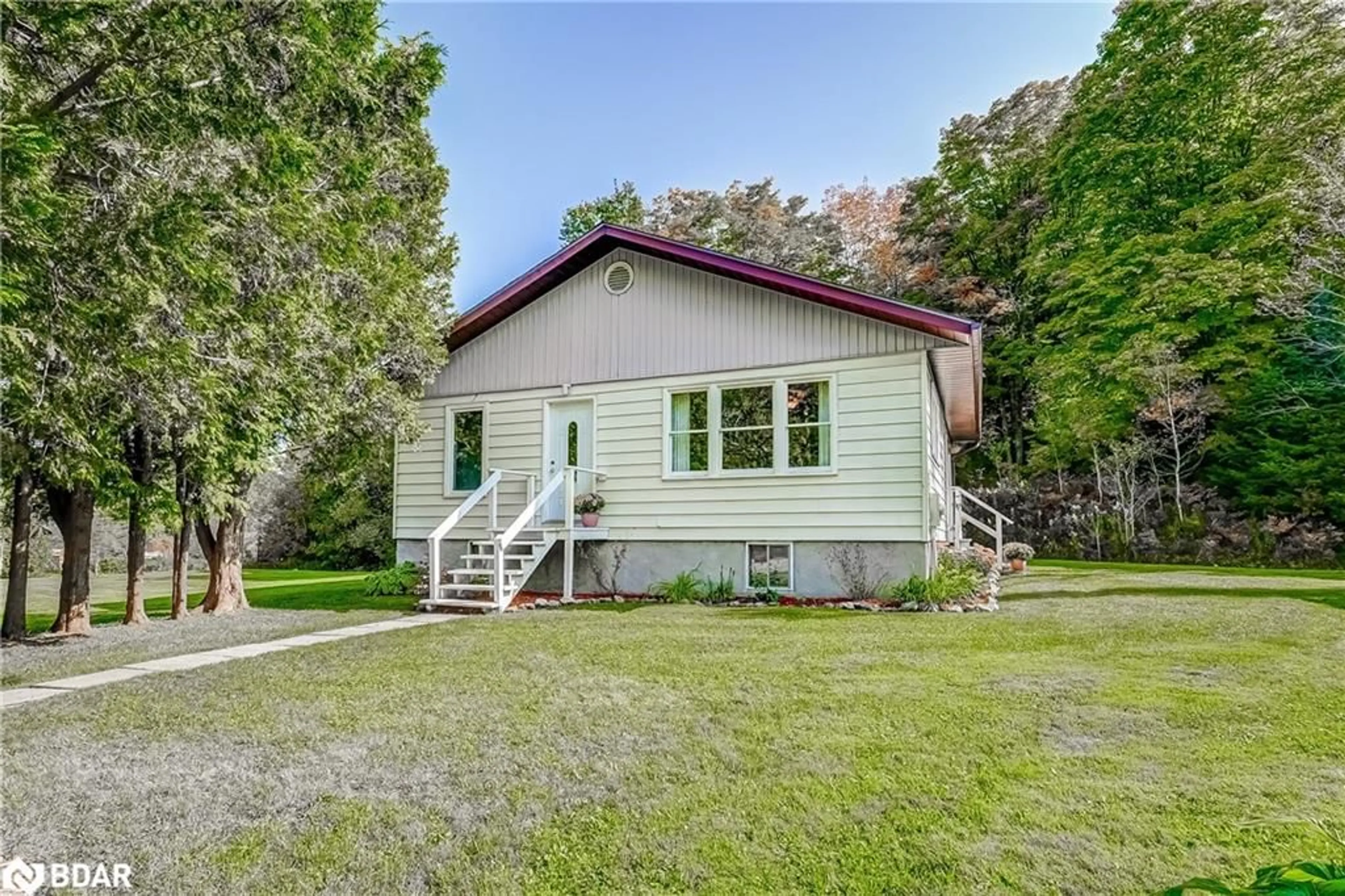 Home with vinyl exterior material, street for 949 Raymond Rd, Utterson Ontario P0B 1M0