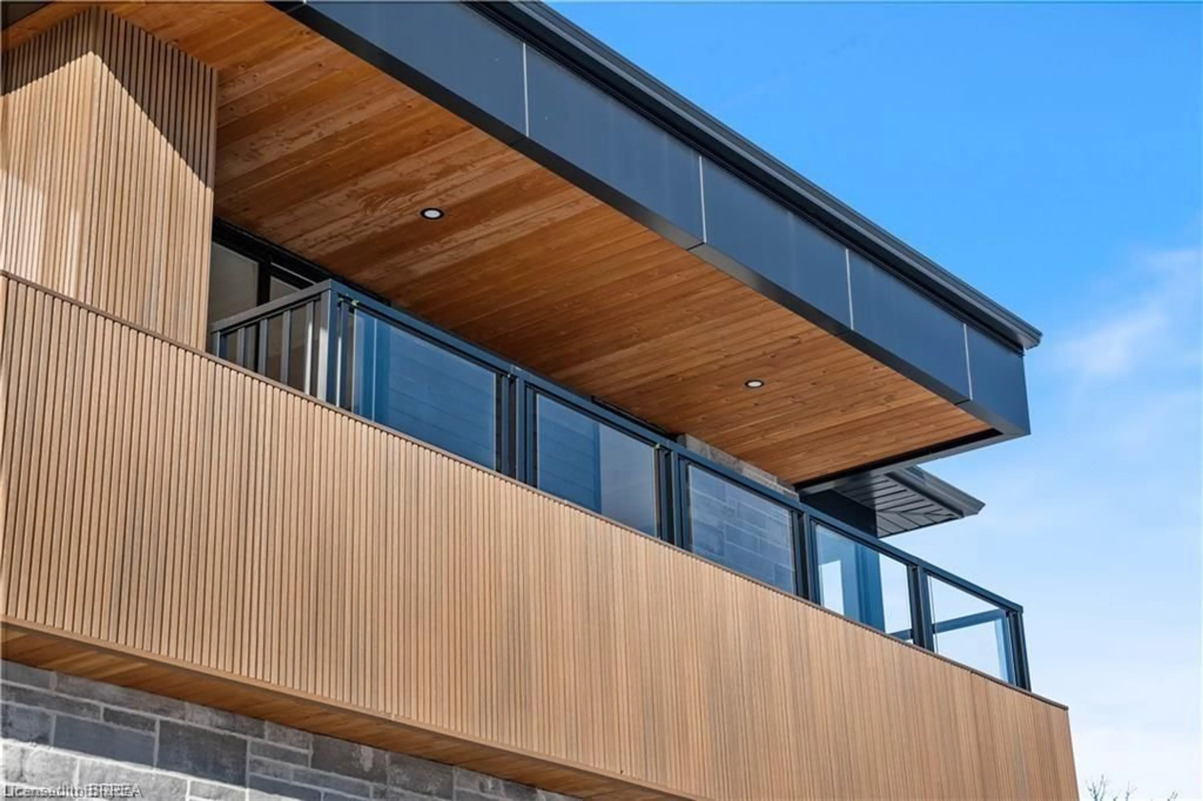 Home with vinyl exterior material, building for 159 Parkside Dr, Brantford Ontario N3T 0S9