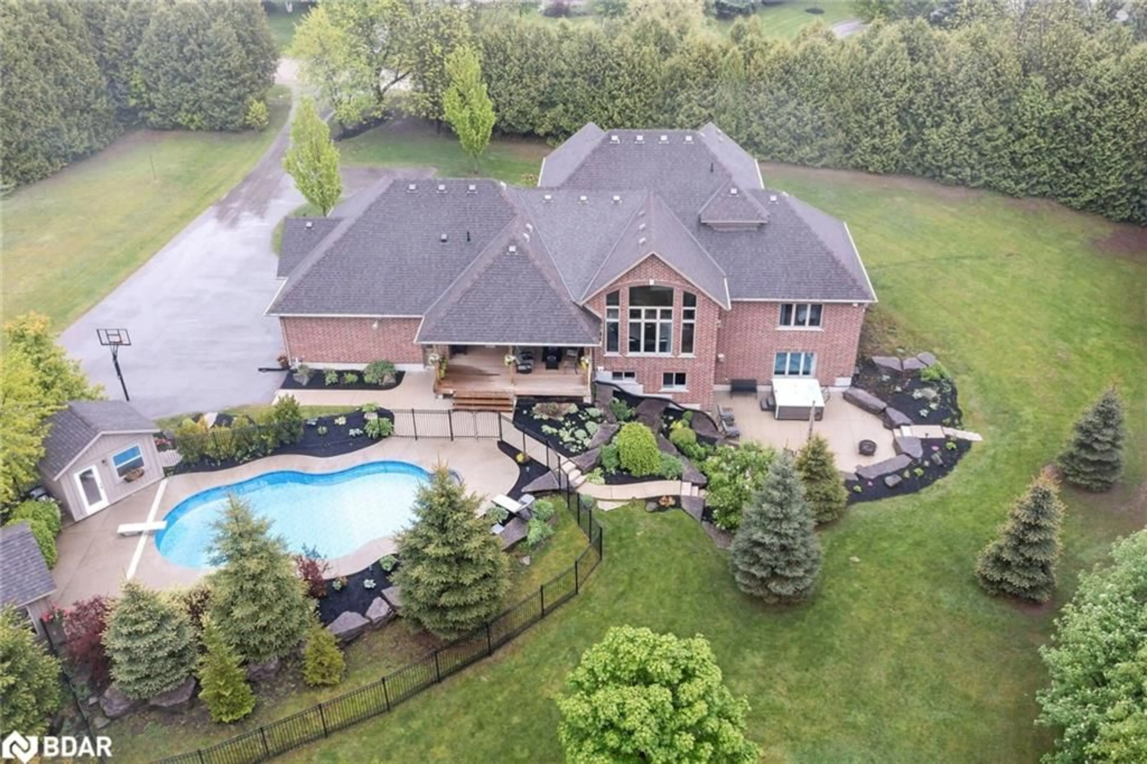 A pic from outside/outdoor area/front of a property/back of a property/a pic from drone, unknown for 7412 Boyce Dr, Puslinch Ontario N0B 2J0