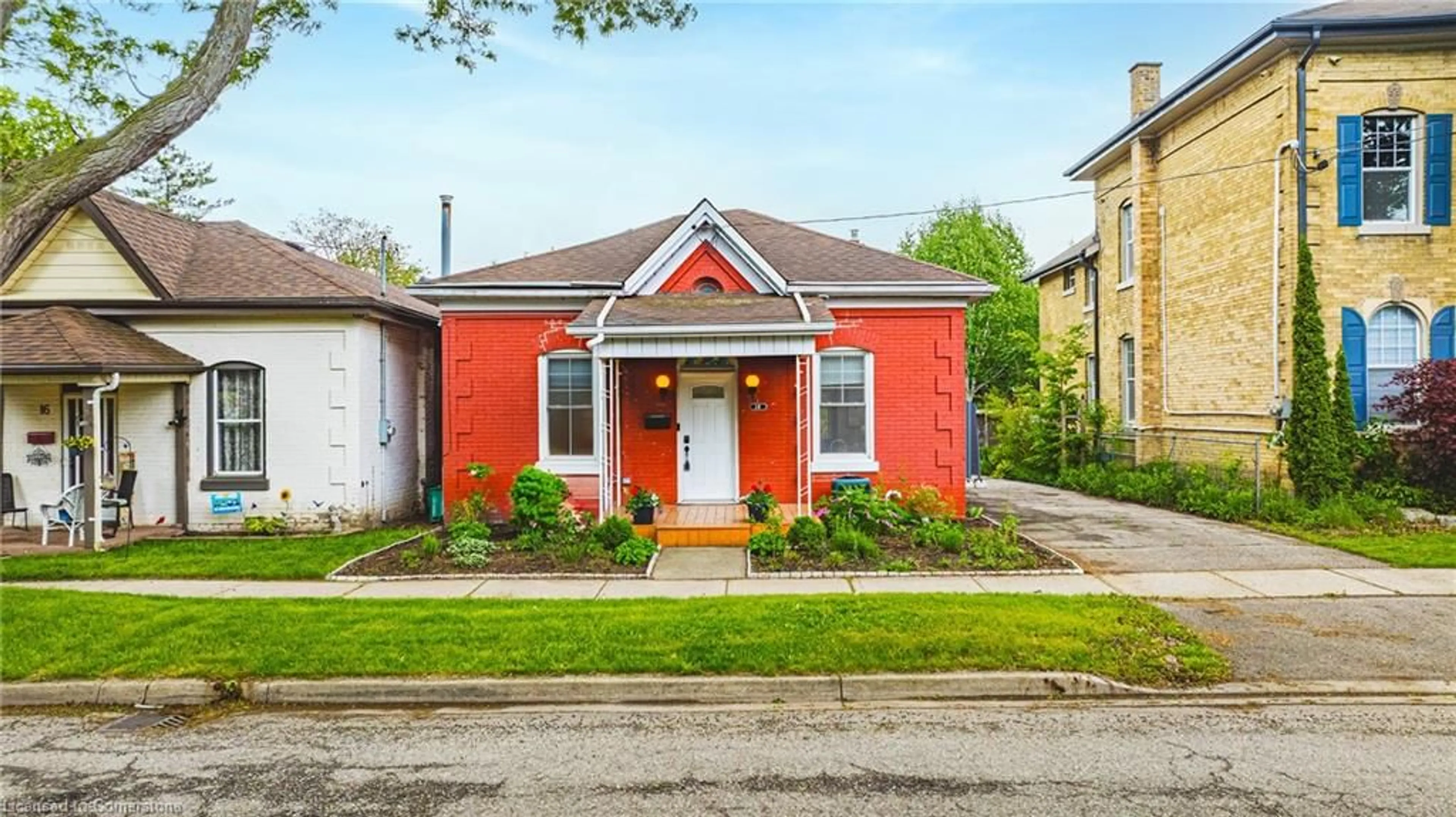 Home with brick exterior material, street for 18 Duke St, Brantford Ontario N3T 3T3