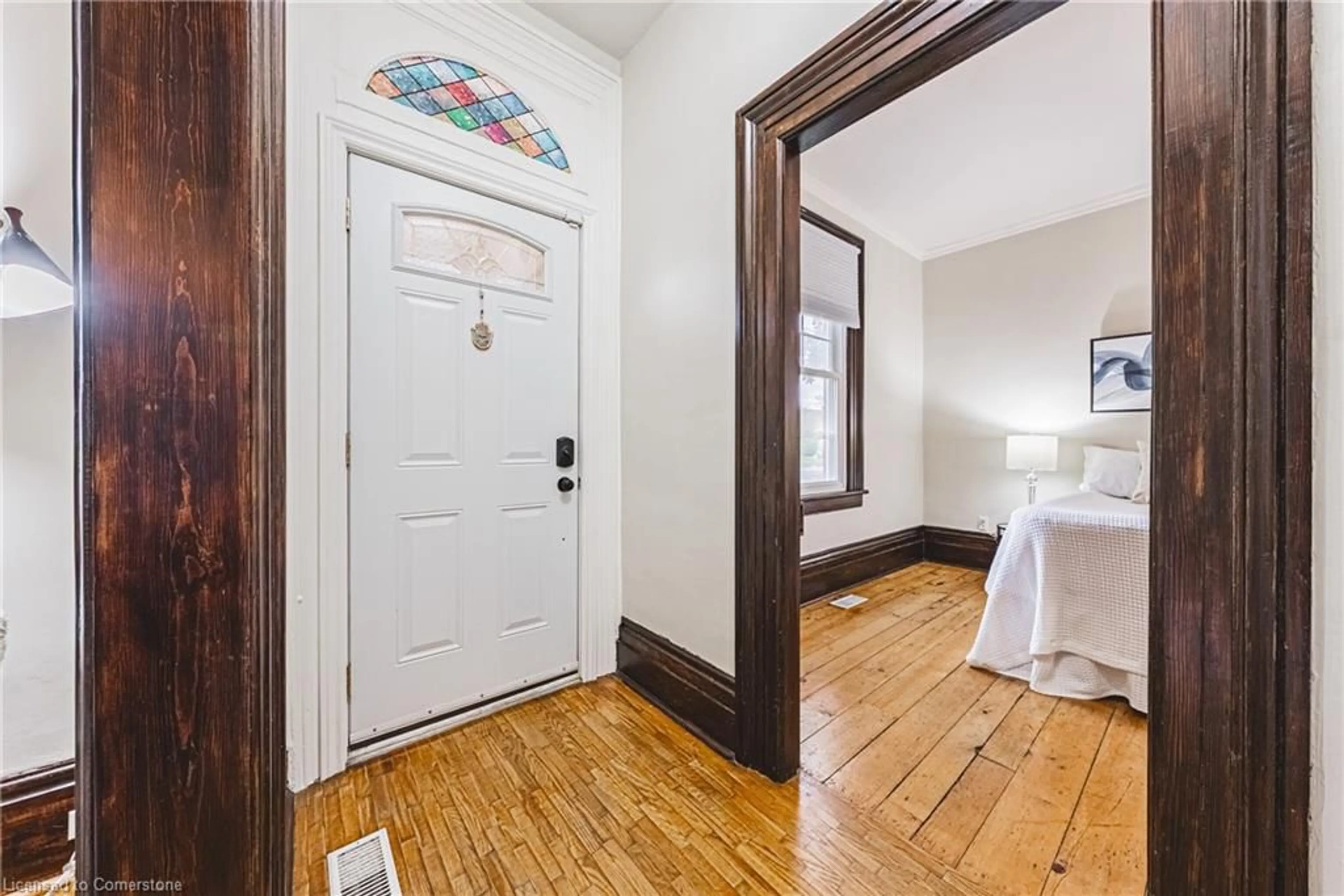 Indoor entryway for 18 Duke St, Brantford Ontario N3T 3T3