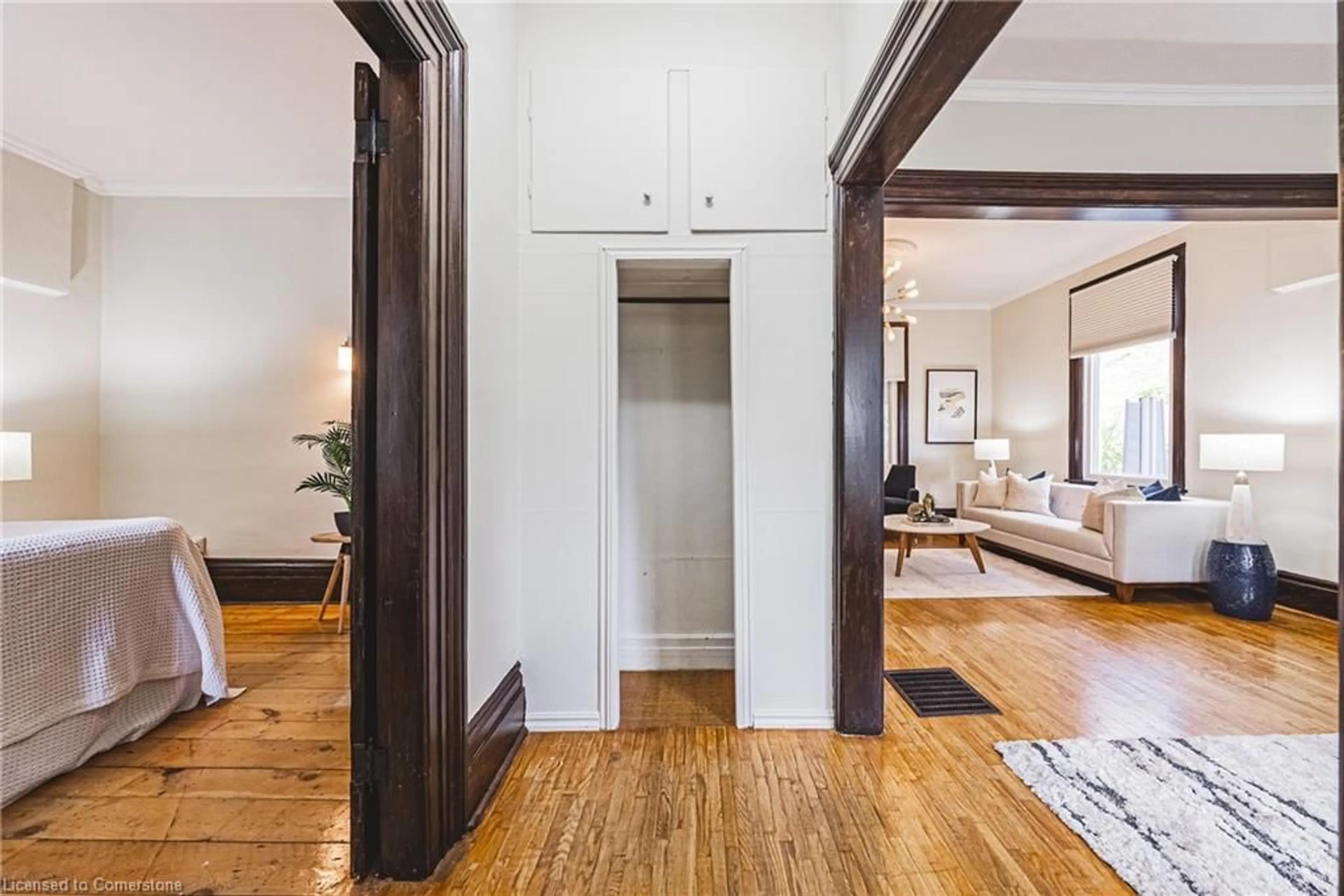 Indoor entryway for 18 Duke St, Brantford Ontario N3T 3T3
