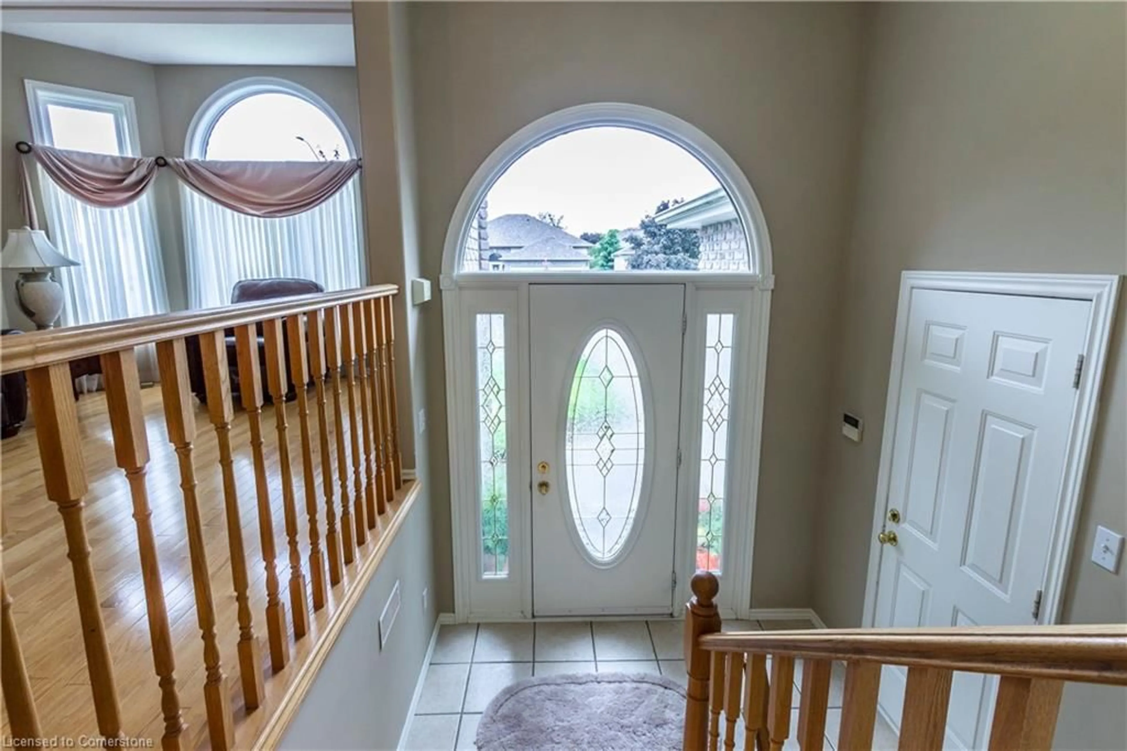 Indoor entryway for 15 Bradbury Cres, Paris Ontario N3L 4E1
