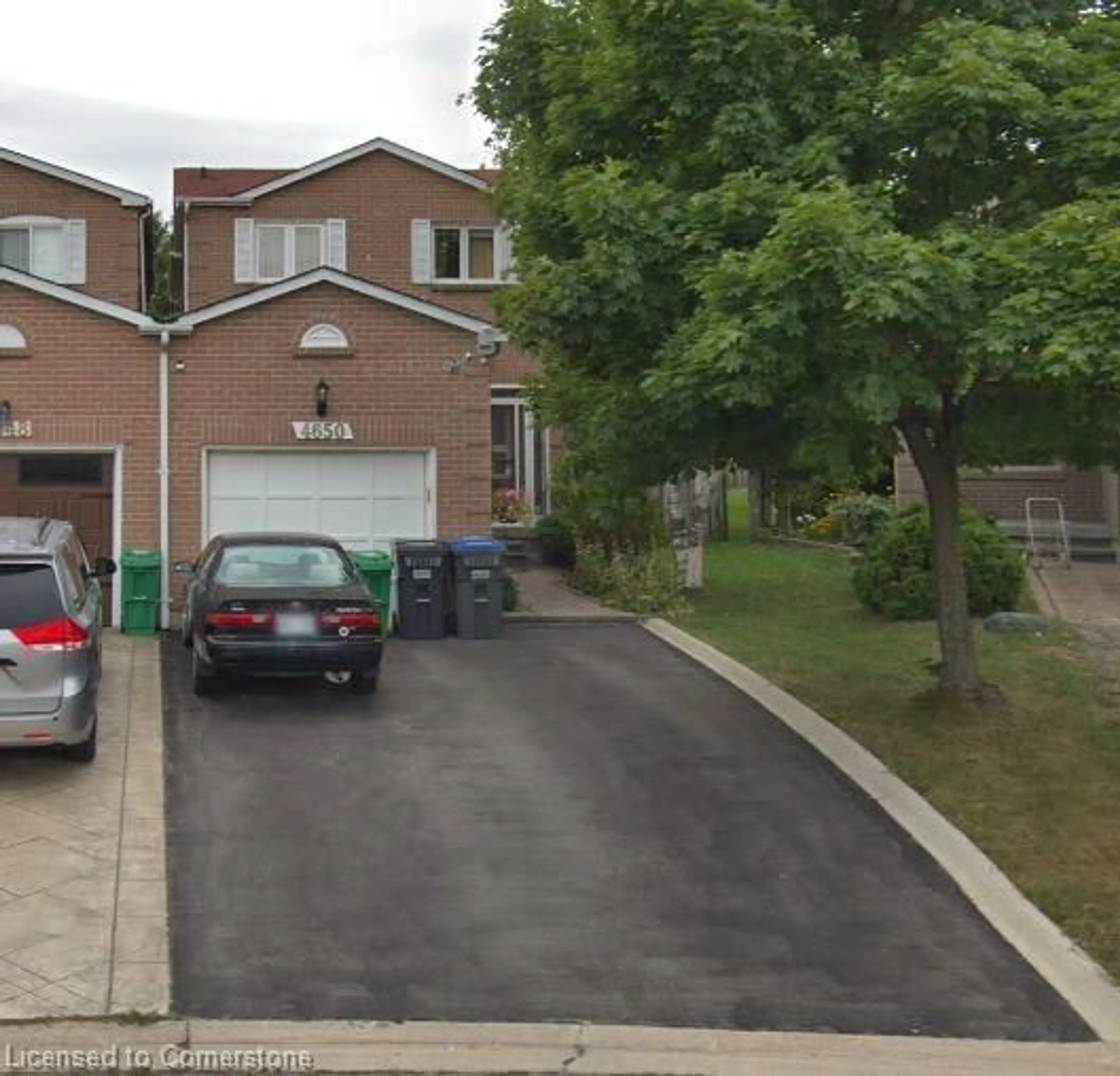 A pic from outside/outdoor area/front of a property/back of a property/a pic from drone, street for 4650 Founders Walk, Peel Ontario L5R 1N1