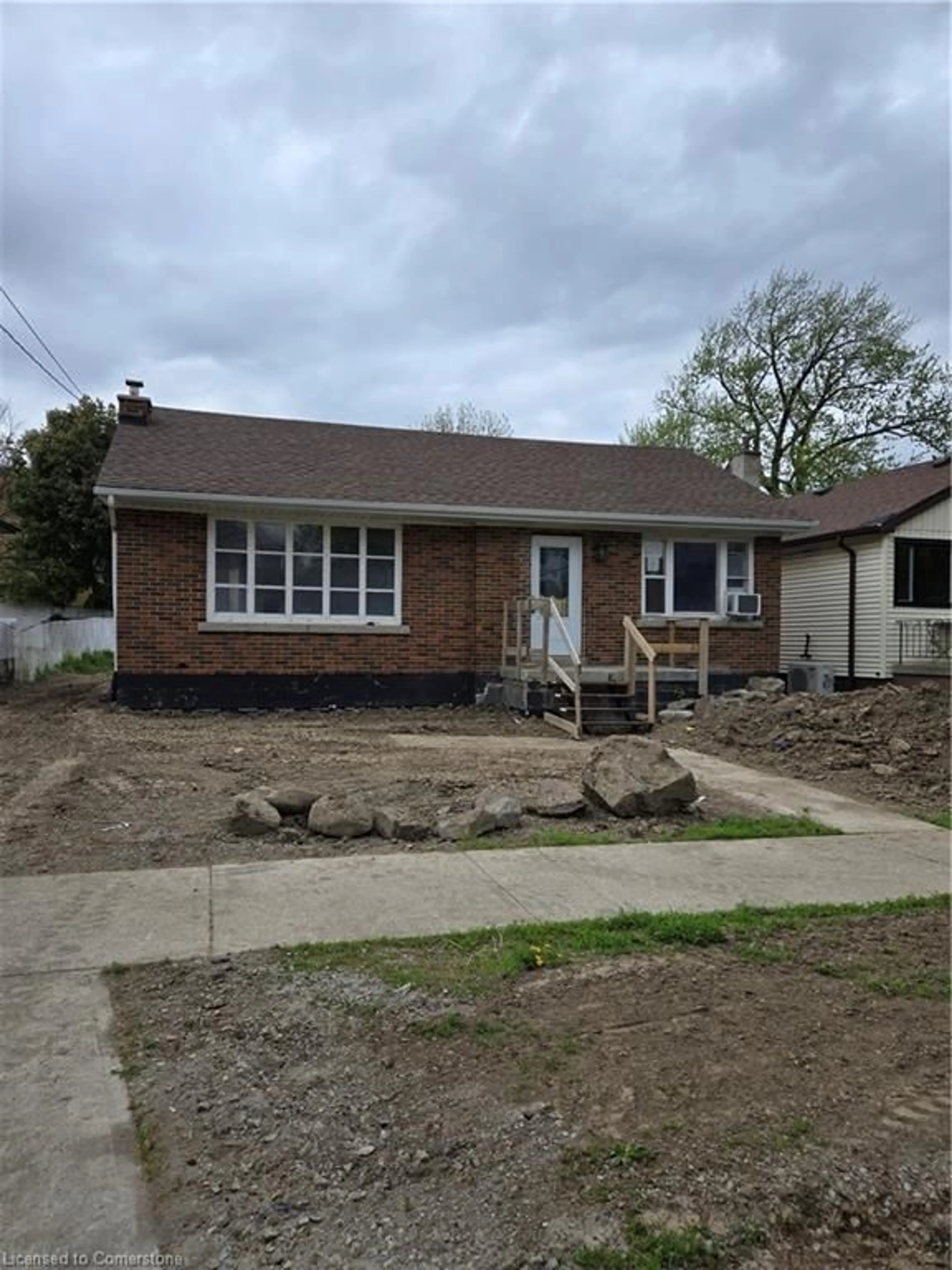 Home with brick exterior material, street for 300 East 43rd St, Hamilton Ontario L8T 3C7